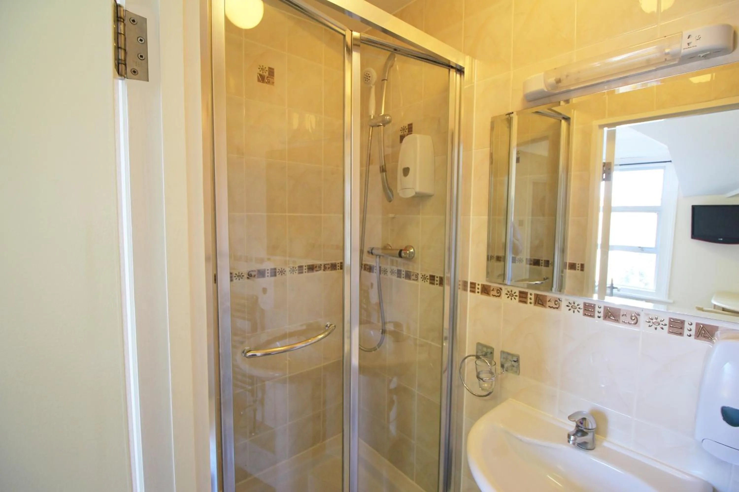 Bathroom in Flexistay Aparthotel Tooting