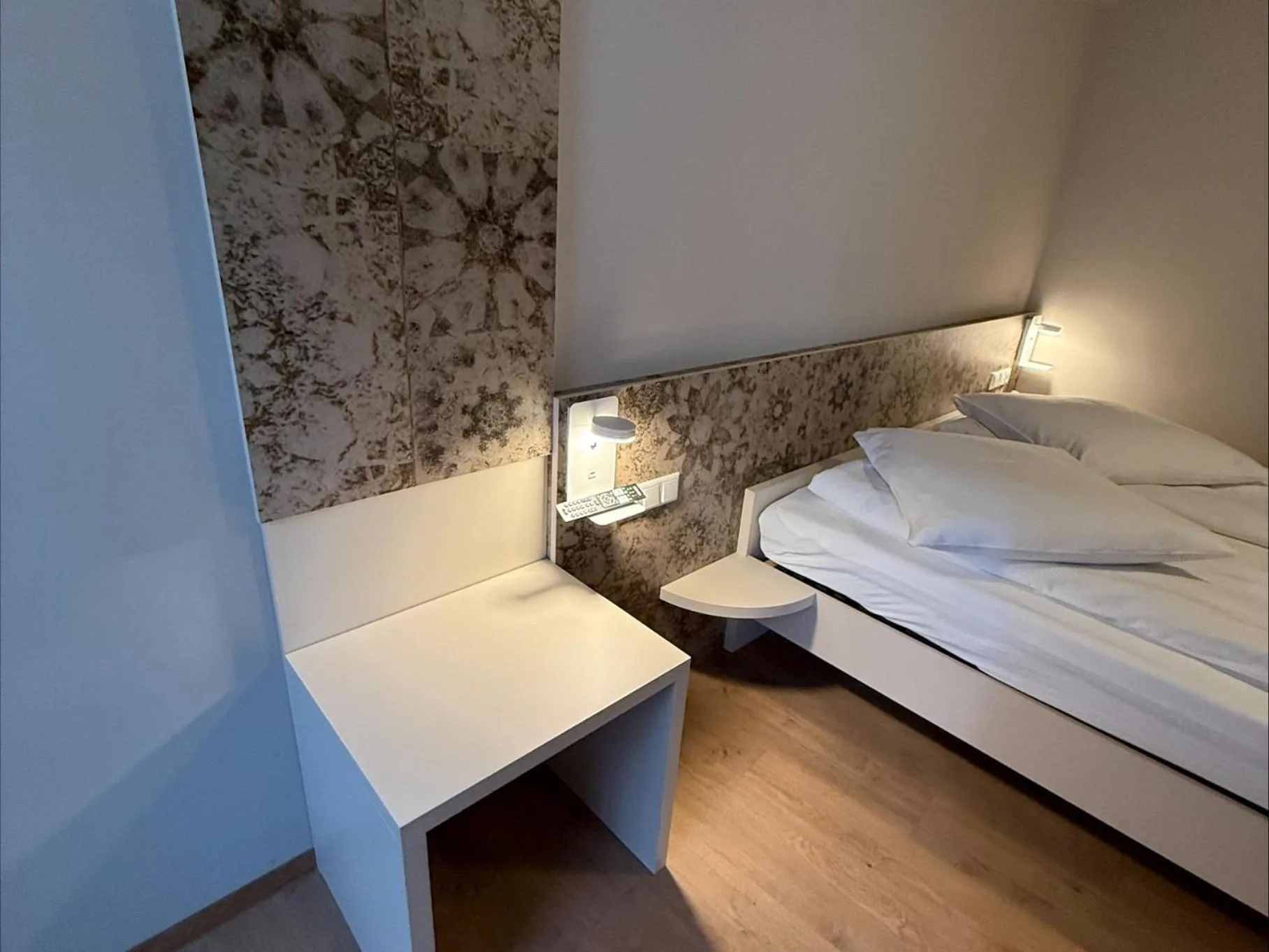 Bed in Pension Villa Colosseo im Herzen von Meiningen