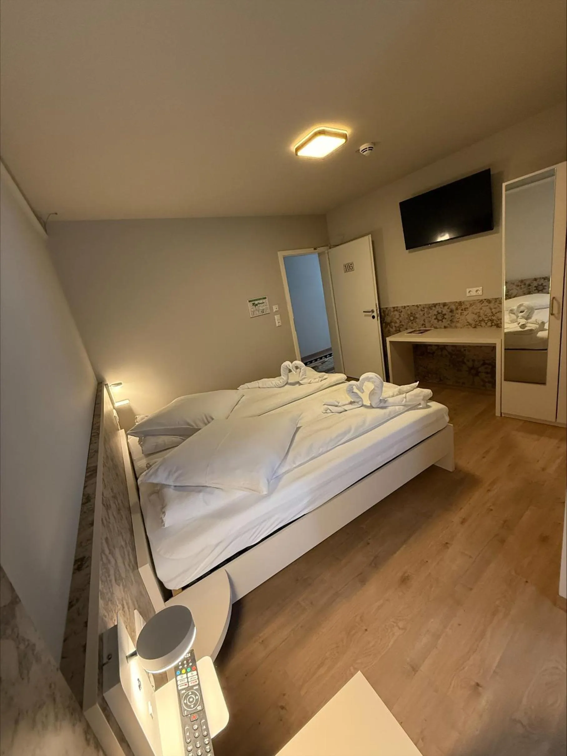 Bed in Pension Villa Colosseo im Herzen von Meiningen