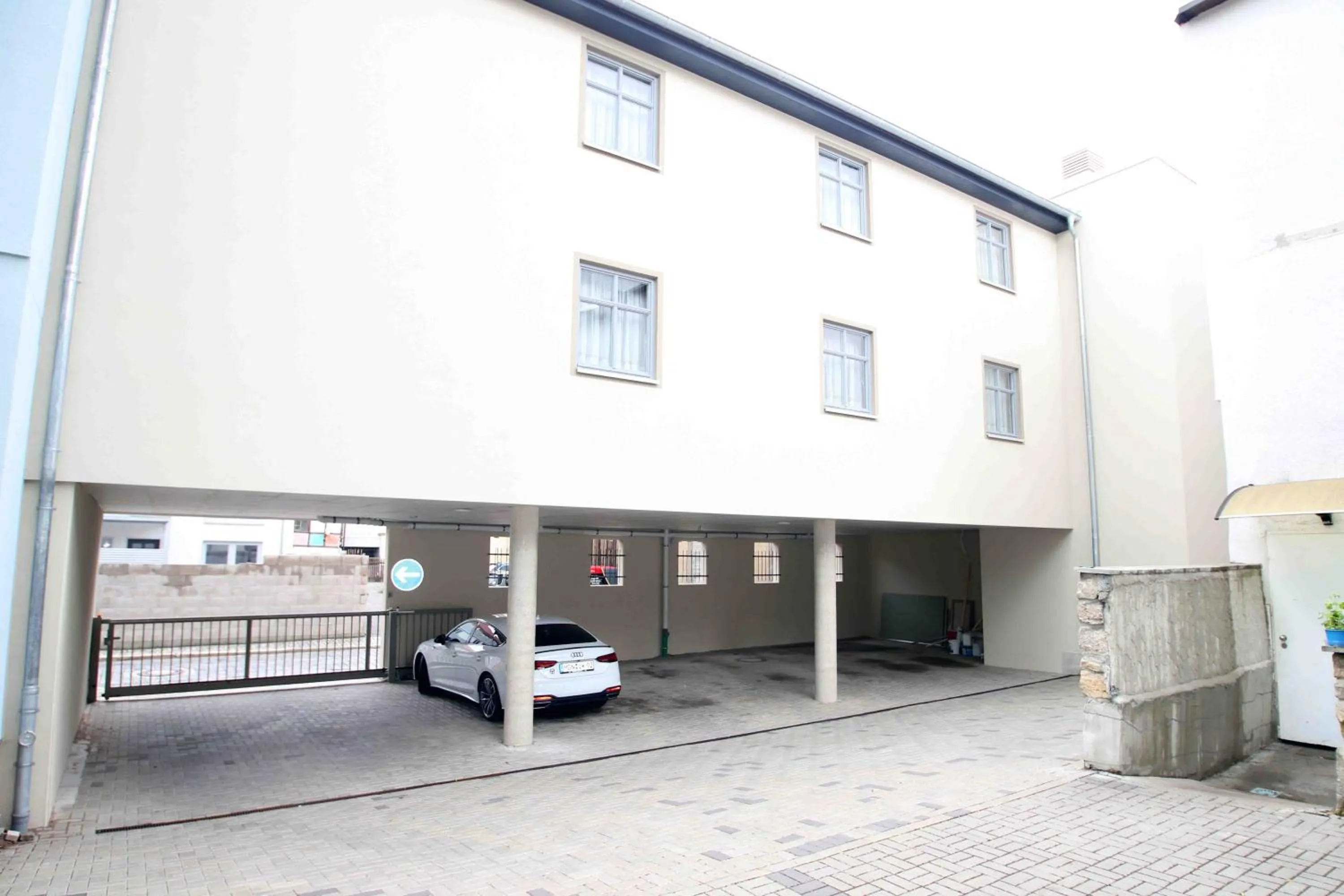 Parking in Pension Villa Colosseo im Herzen von Meiningen