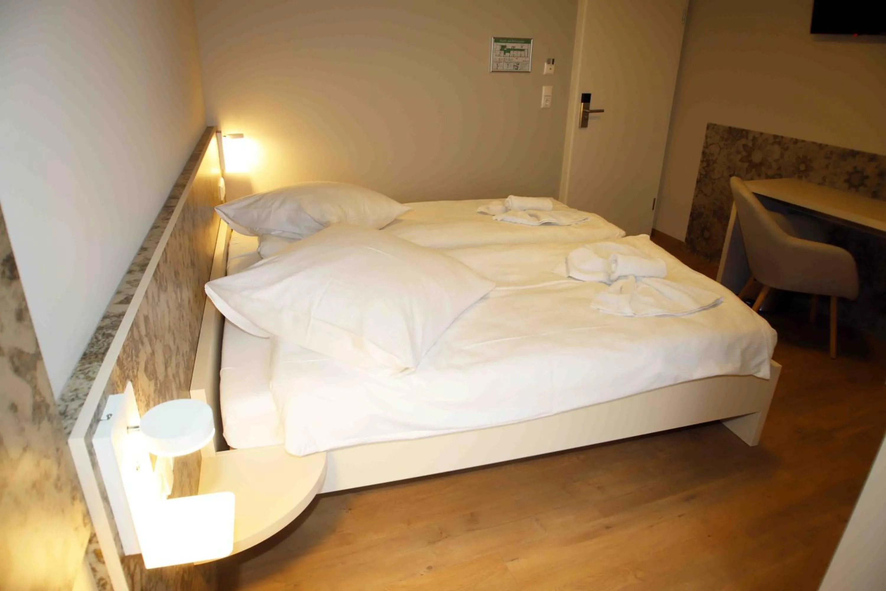 Bed in Pension Villa Colosseo im Herzen von Meiningen