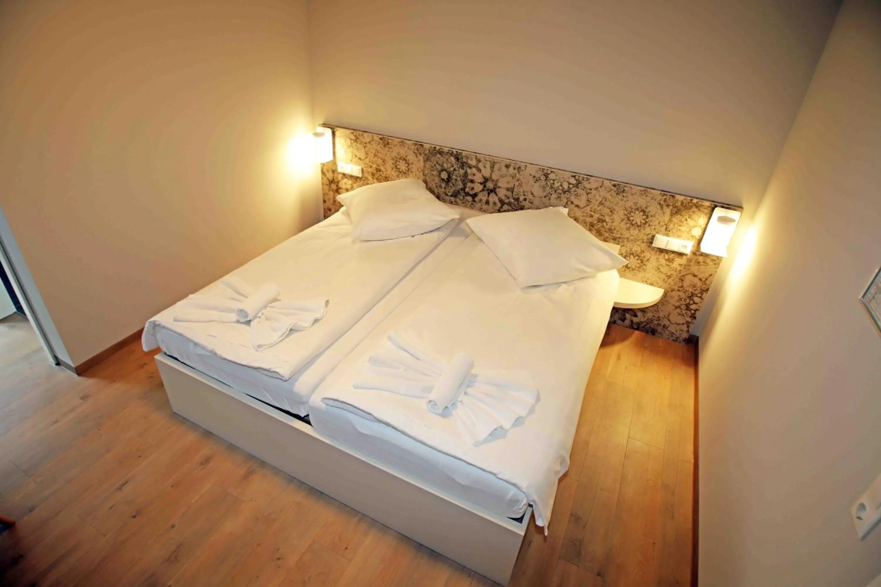 Bed in Pension Villa Colosseo im Herzen von Meiningen