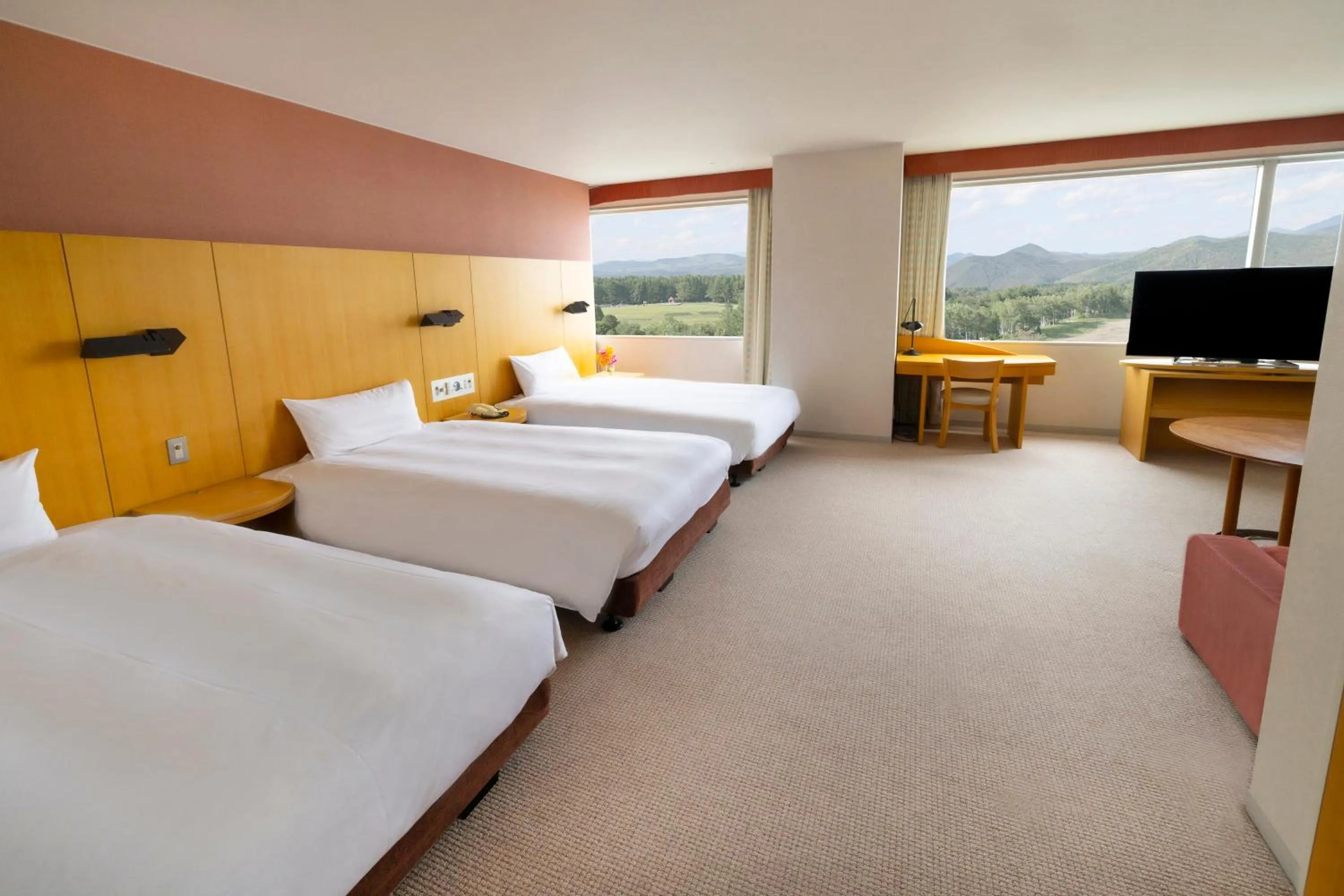 Photo of the whole room, Bed in ANA Crowne Plaza Resort Appi Kogen by IHG