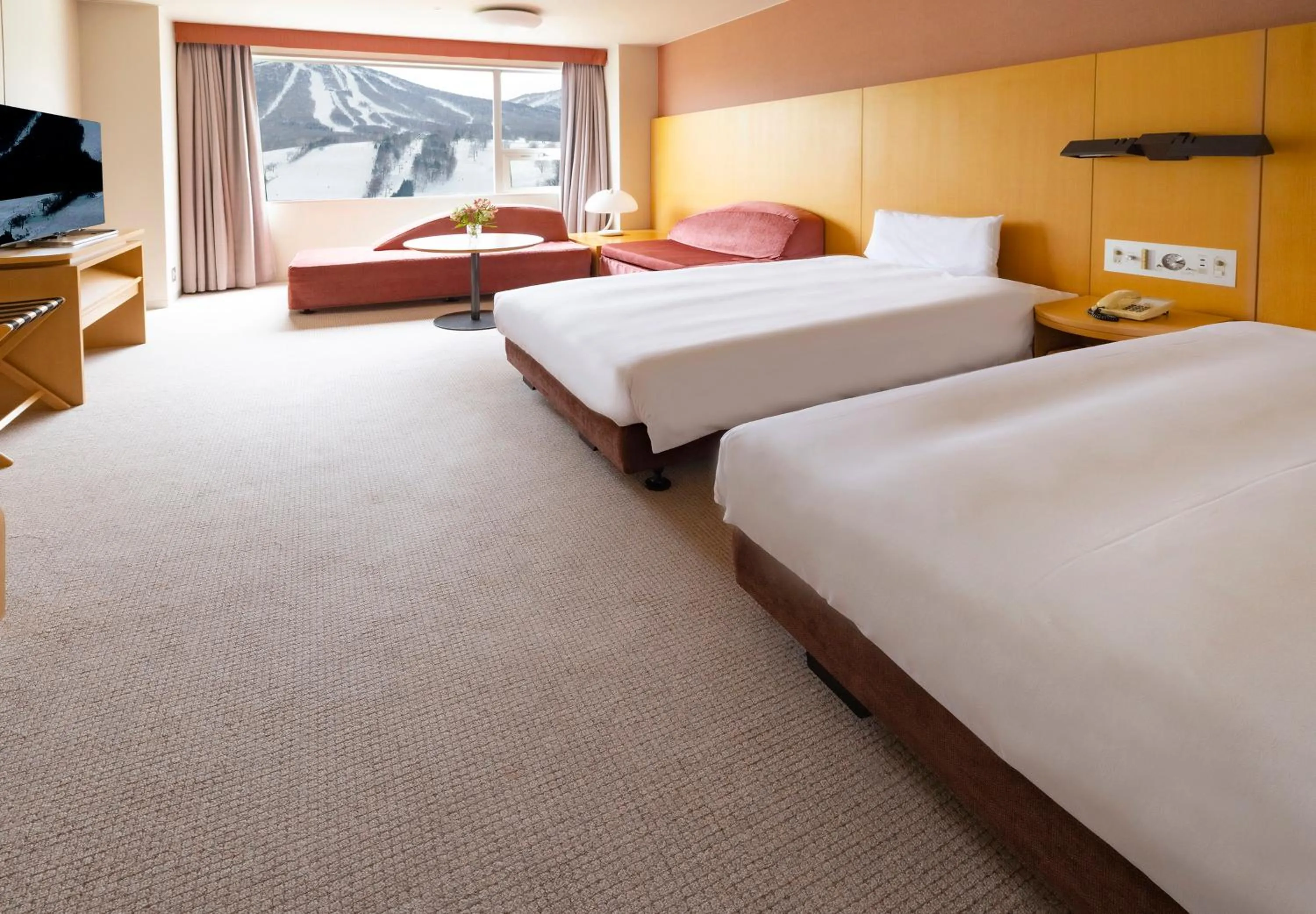 Photo of the whole room, Bed in ANA Crowne Plaza Resort Appi Kogen by IHG