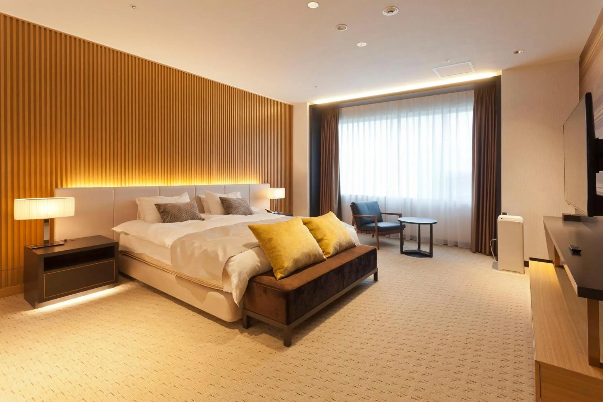 Photo of the whole room, Bed in ANA Crowne Plaza Resort Appi Kogen by IHG