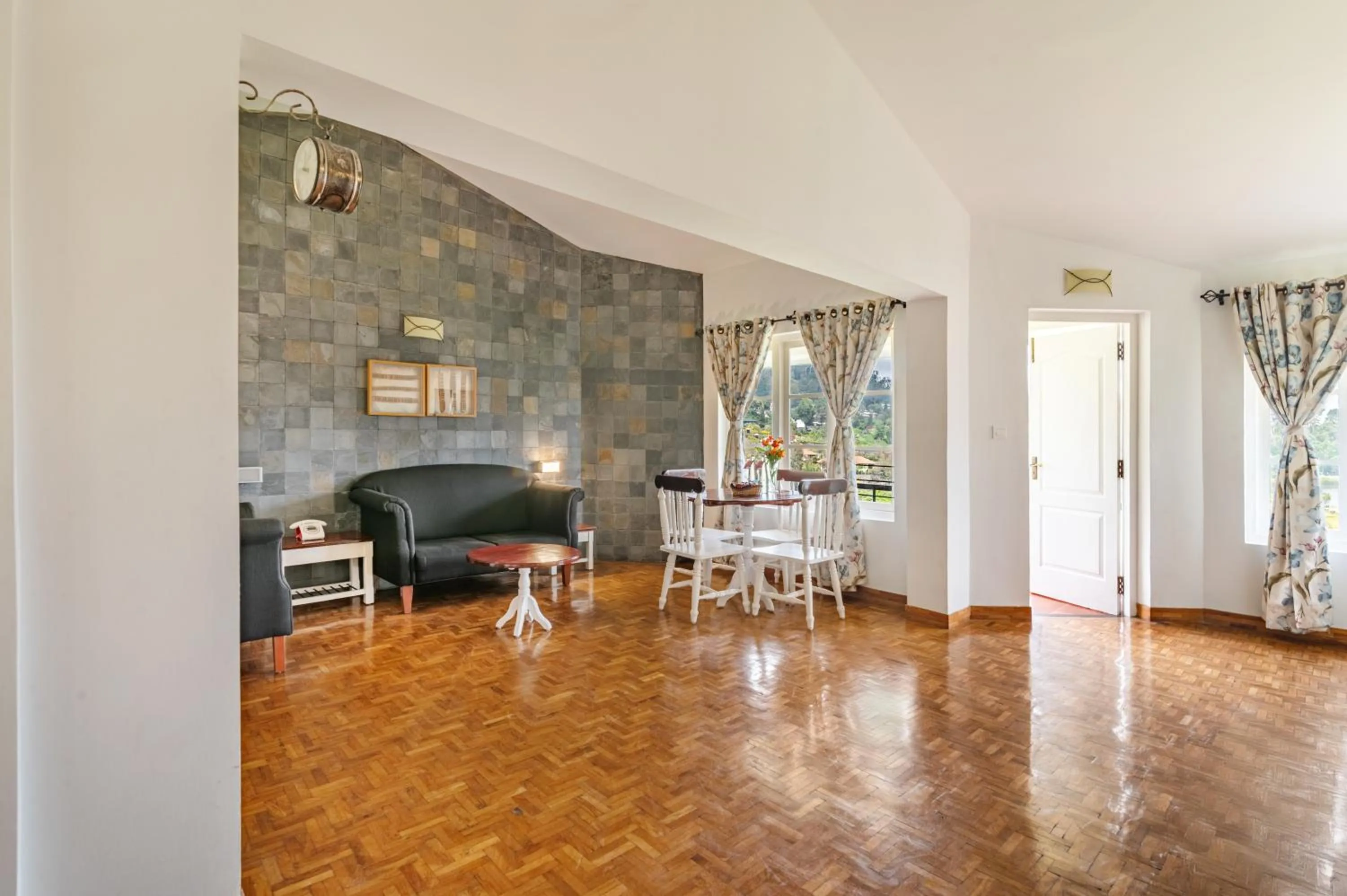 Living room in Sterling Kodai Lake