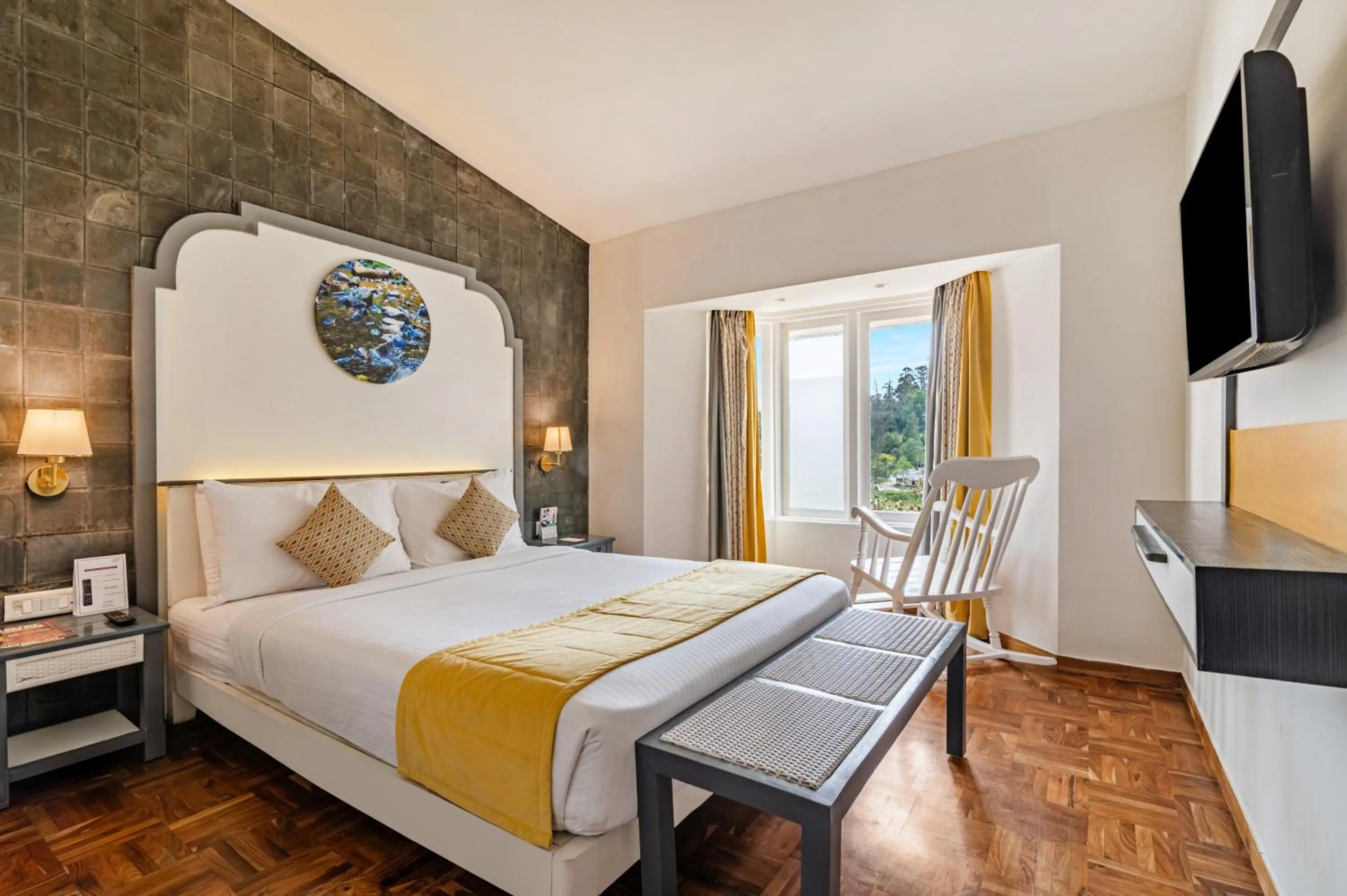 Photo of the whole room, Bed in Sterling Kodai Lake