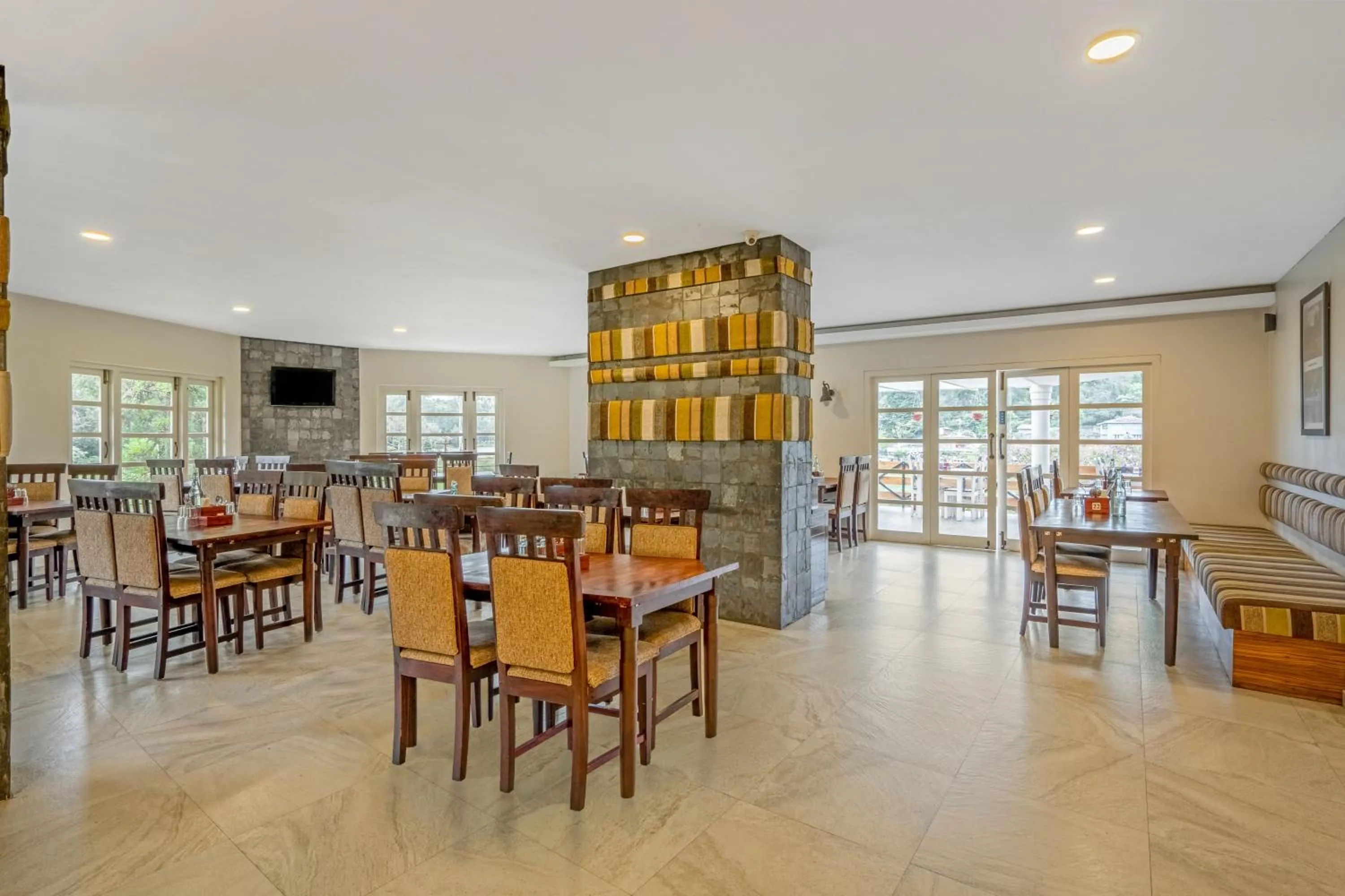 Restaurant/places to eat in Sterling Kodai Lake