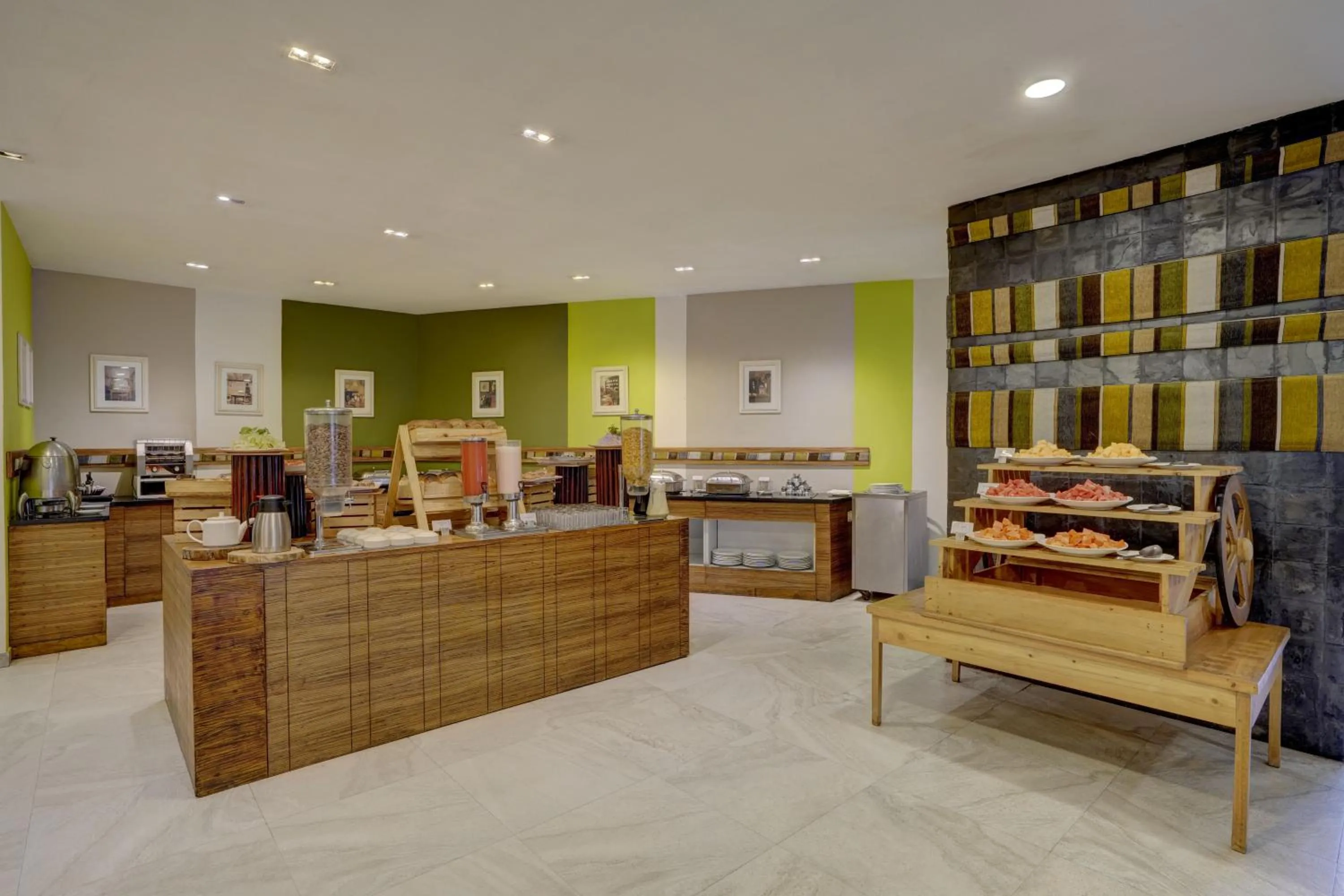 Restaurant/places to eat in Sterling Kodai Lake