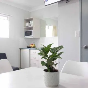 Kitchen or kitchenette in Herston Place Motel