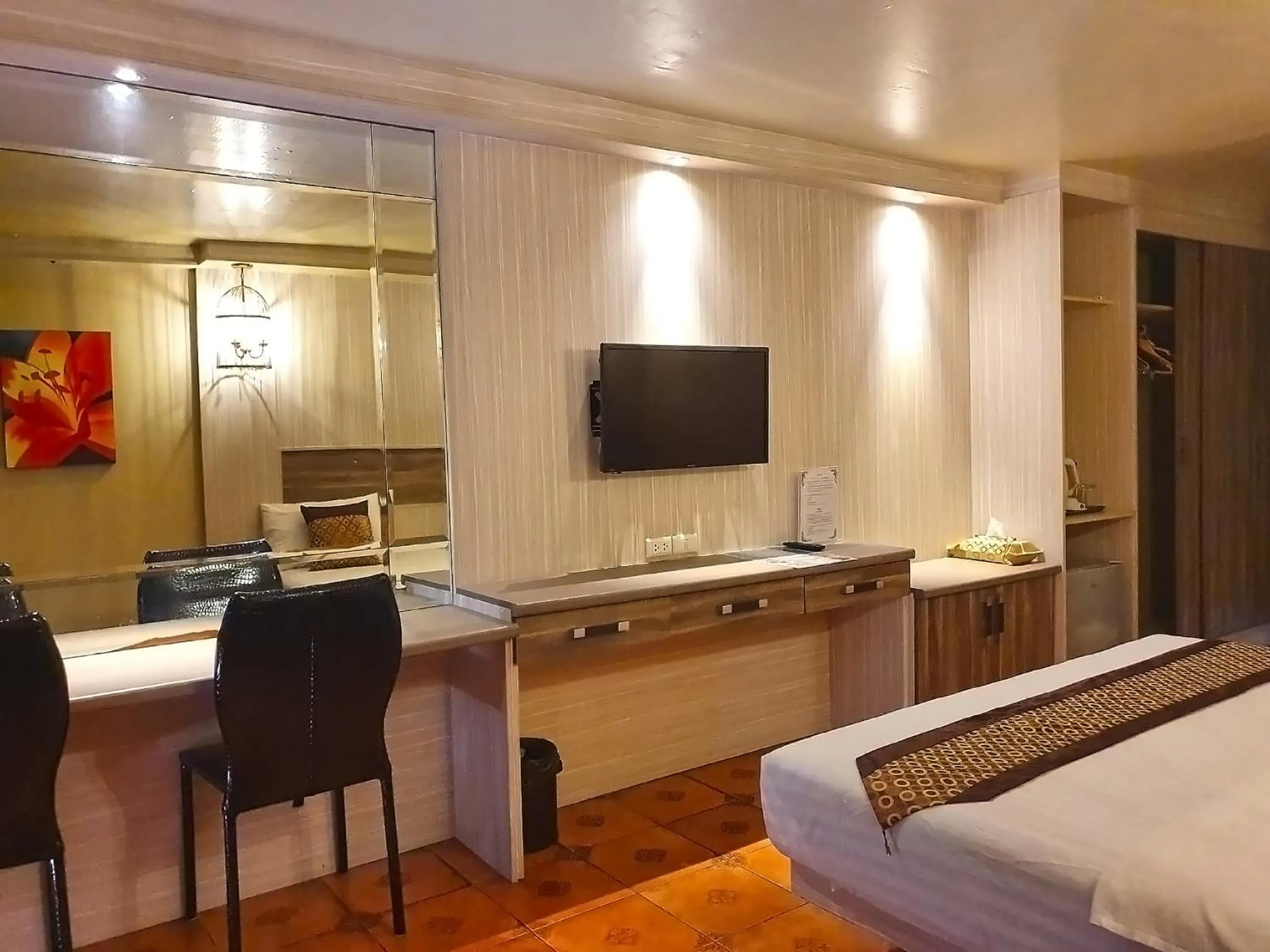 TV and multimedia, Bed in The Montana Lodge-Sathorn