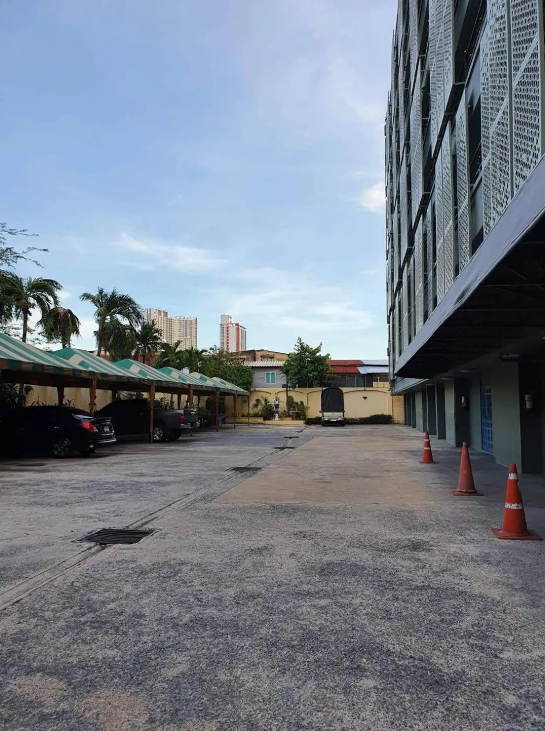 The Montana Lodge-Sathorn