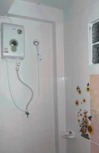 Shower in Needa Rock Resort