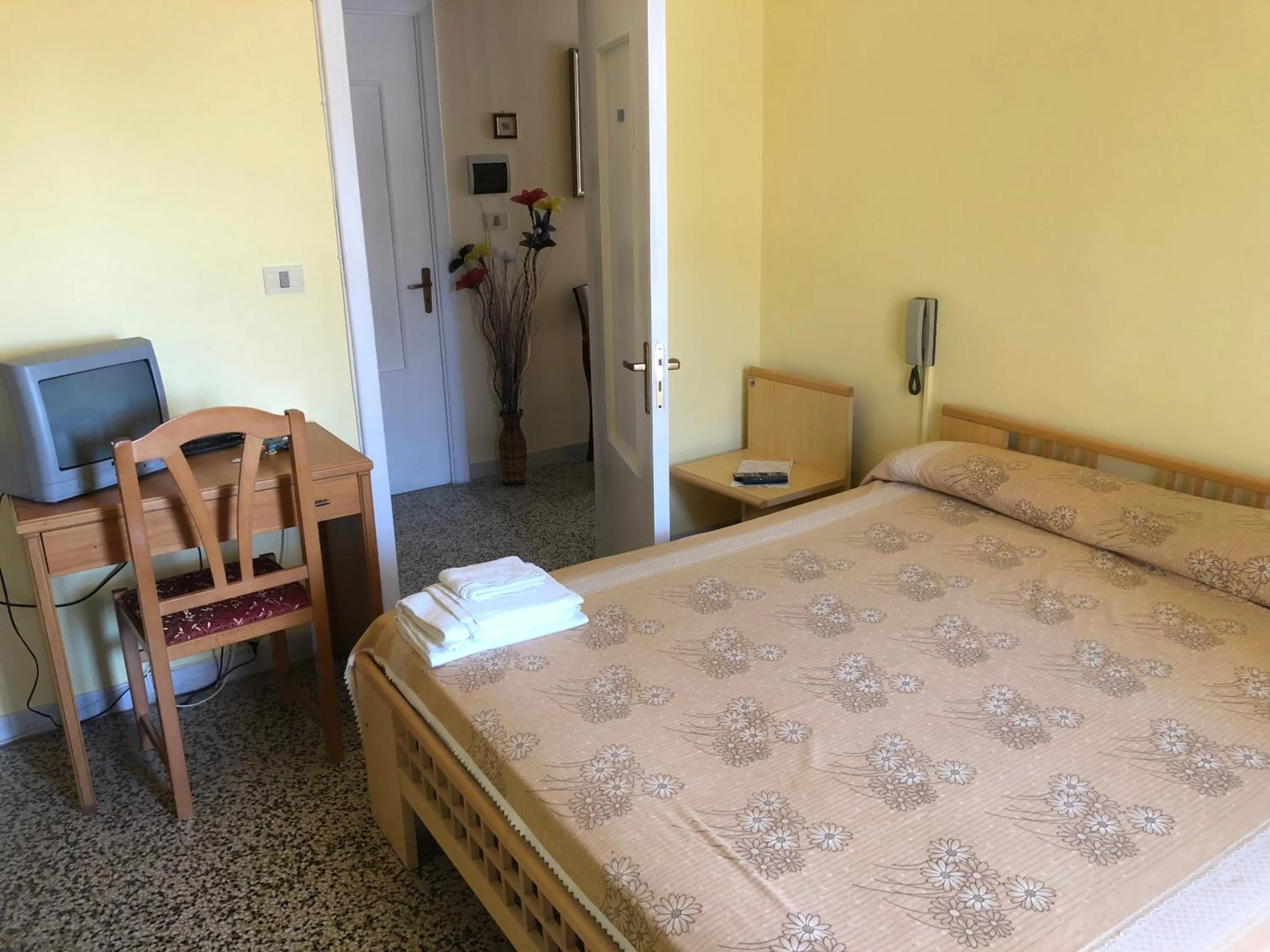 Bedroom, Bed in La spagnola