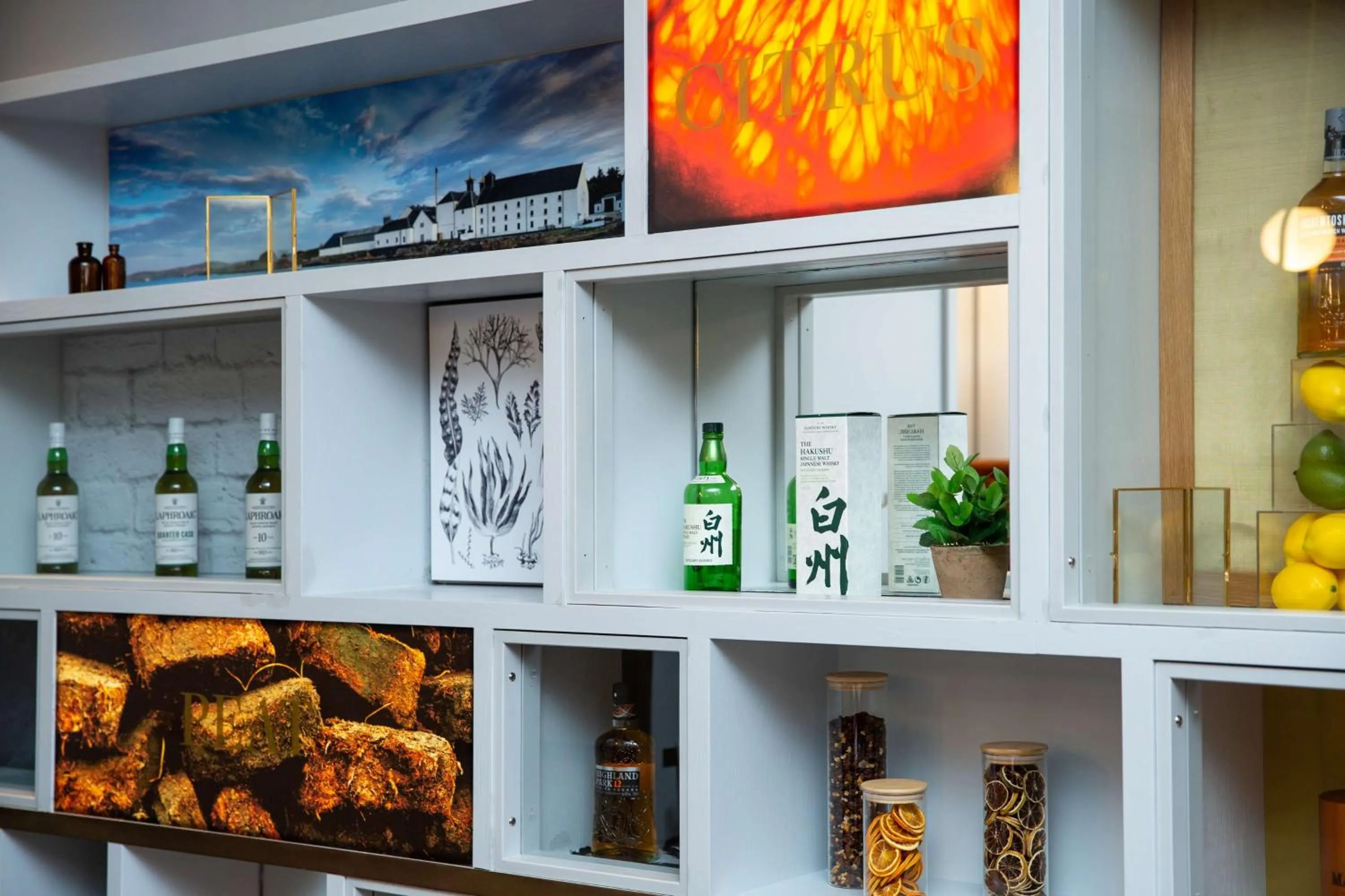 Lounge or bar in Hilton Glasgow