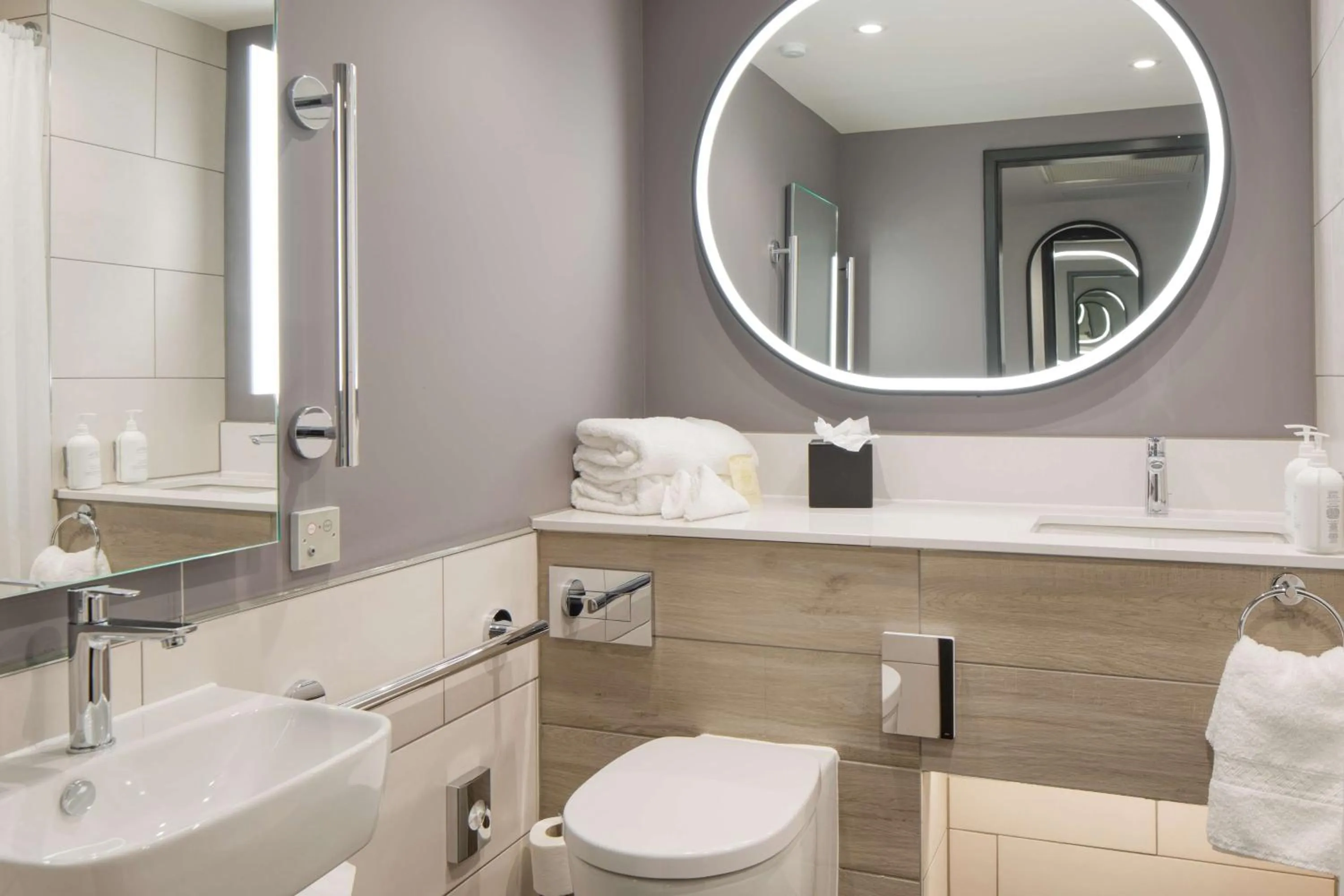 Bathroom in Hilton Glasgow