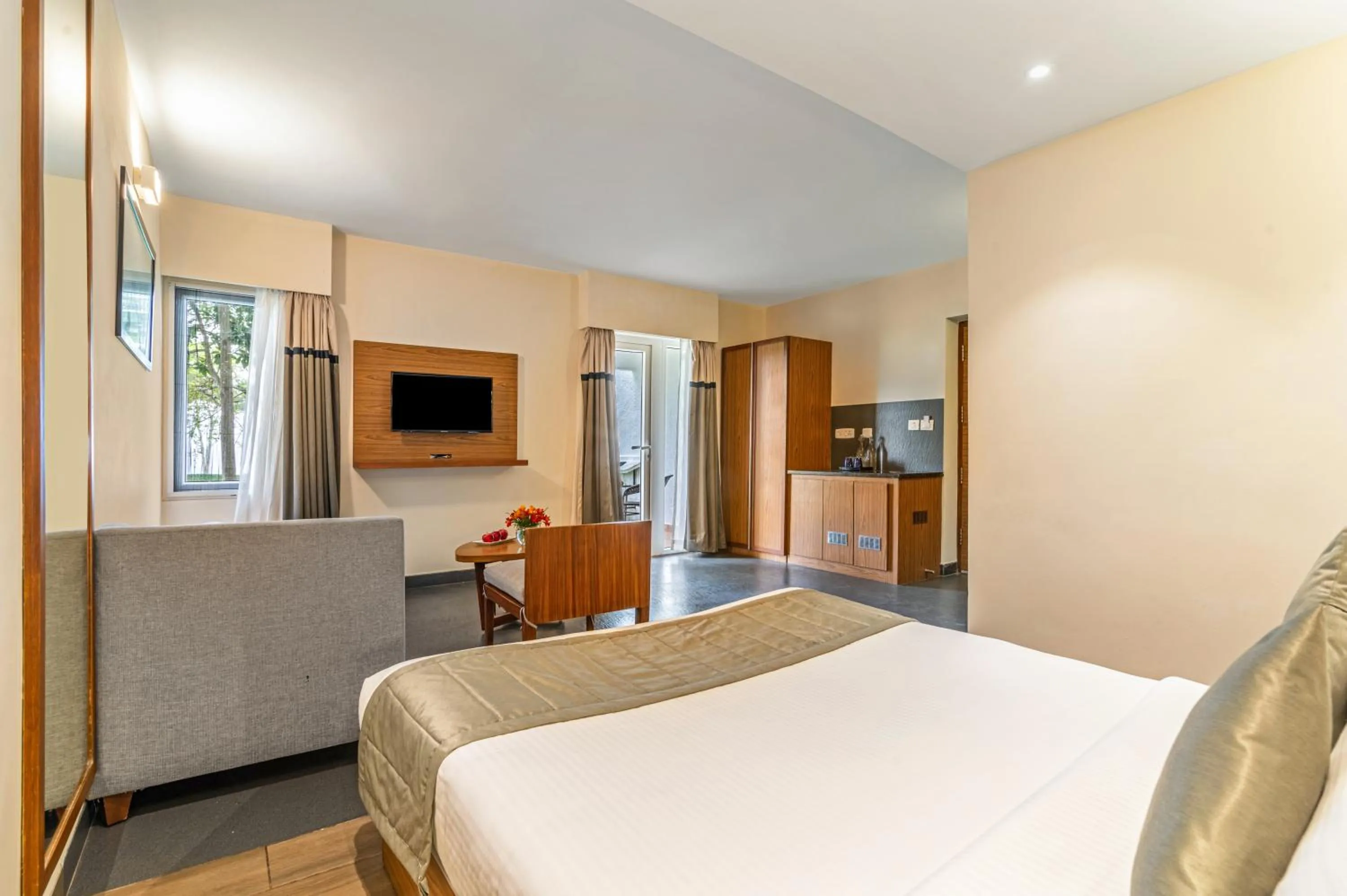 Photo of the whole room, Bed in Sterling Kodai Valley