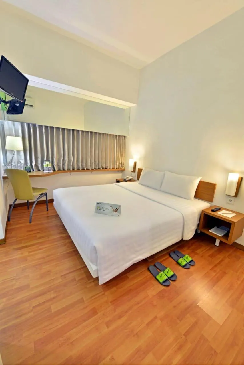 Superior Twin Room with City View in Whiz Hotel Pemuda Semarang