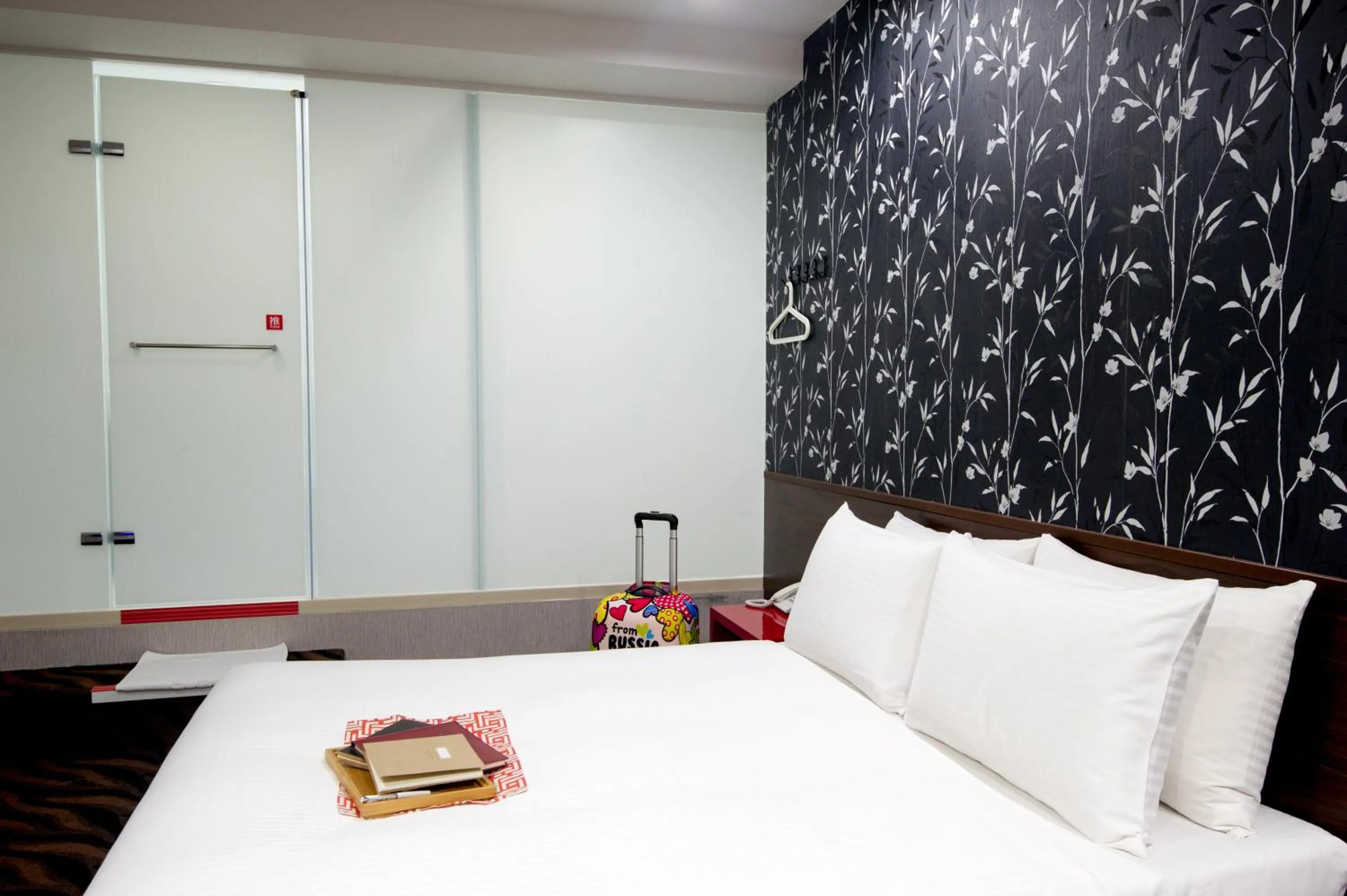 Photo of the whole room in Moshamanla Hotel - Ximen