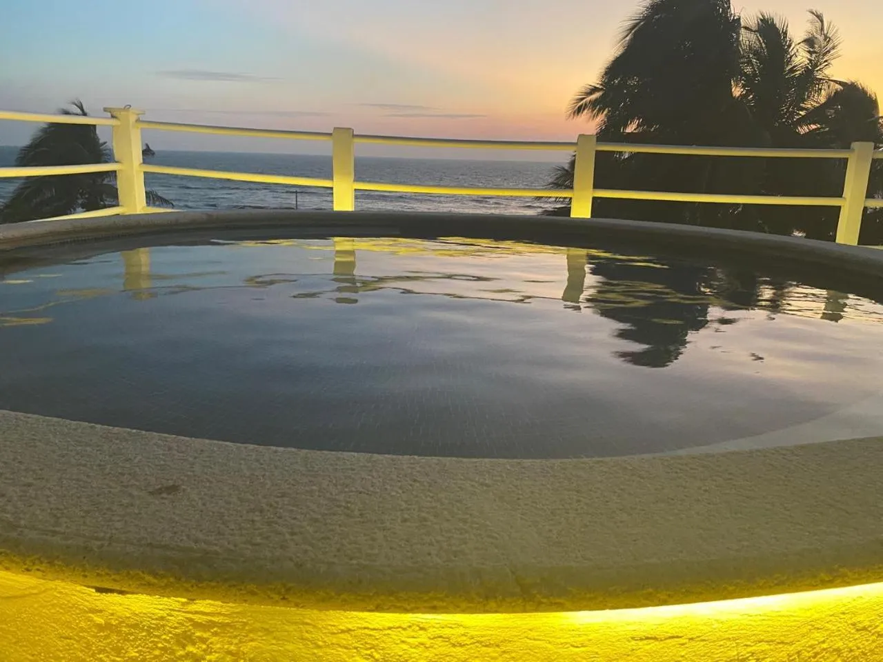 Swimming pool in Casa de las Olas Surf & Beach Club