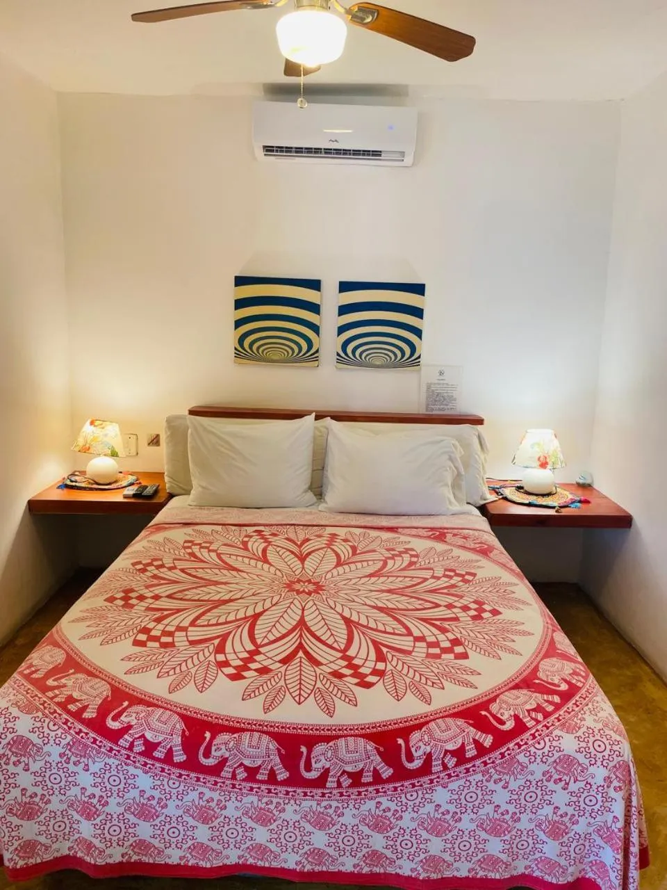 Bed in Casa de las Olas Surf & Beach Club