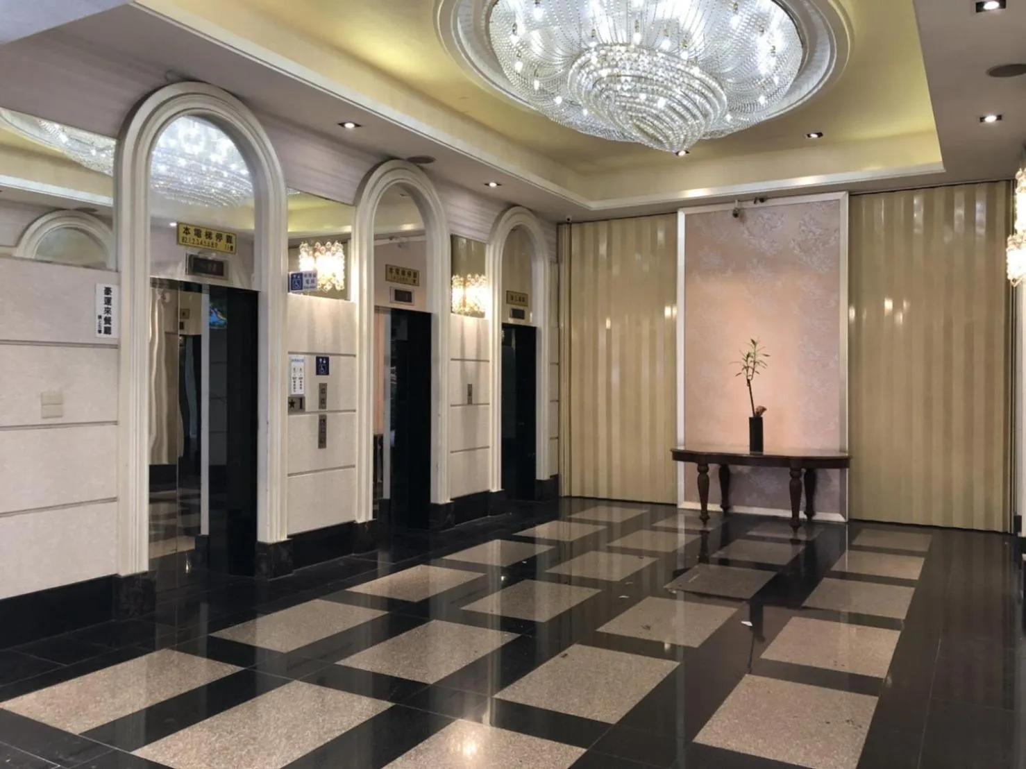 Property building in Honest & Warm Hotel