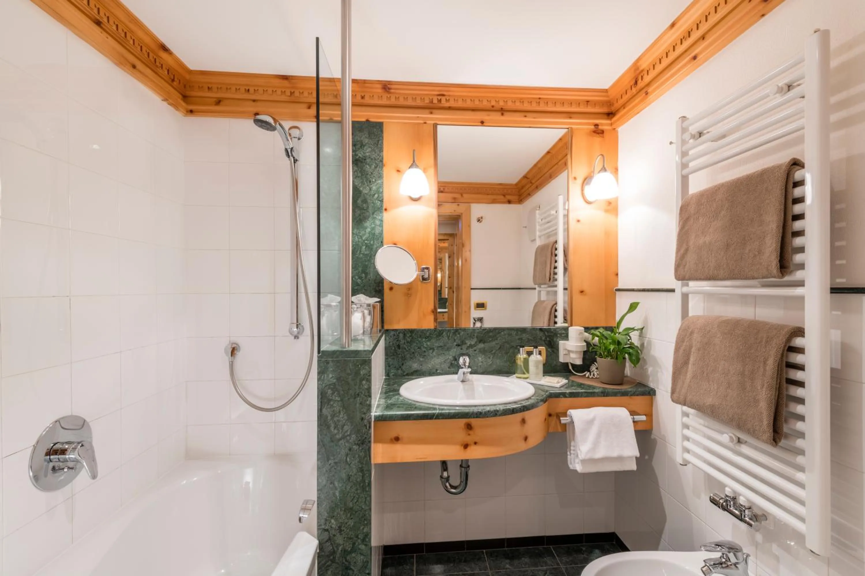 Bathroom in Hotel Angelo Engel