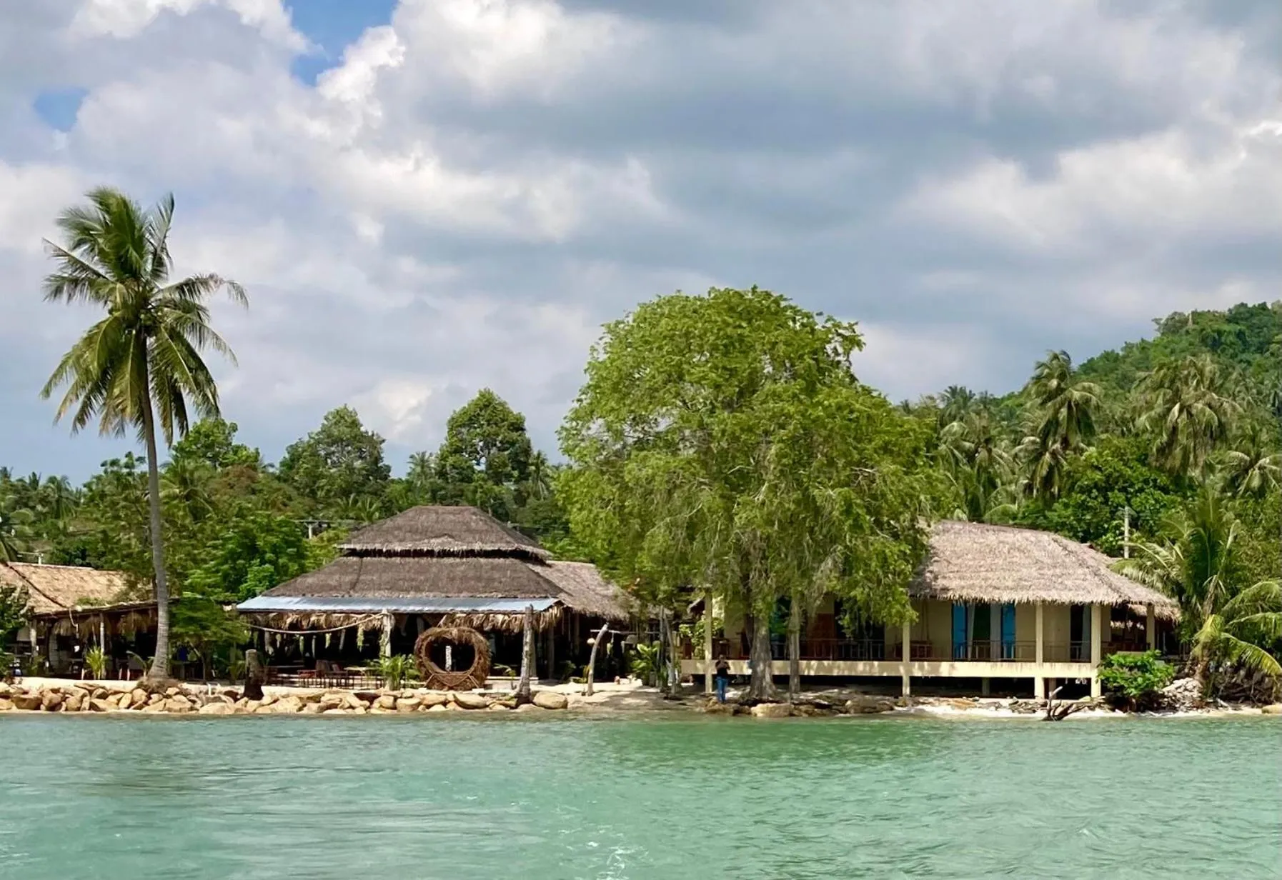 Property building in Absolute Beachfront Resort