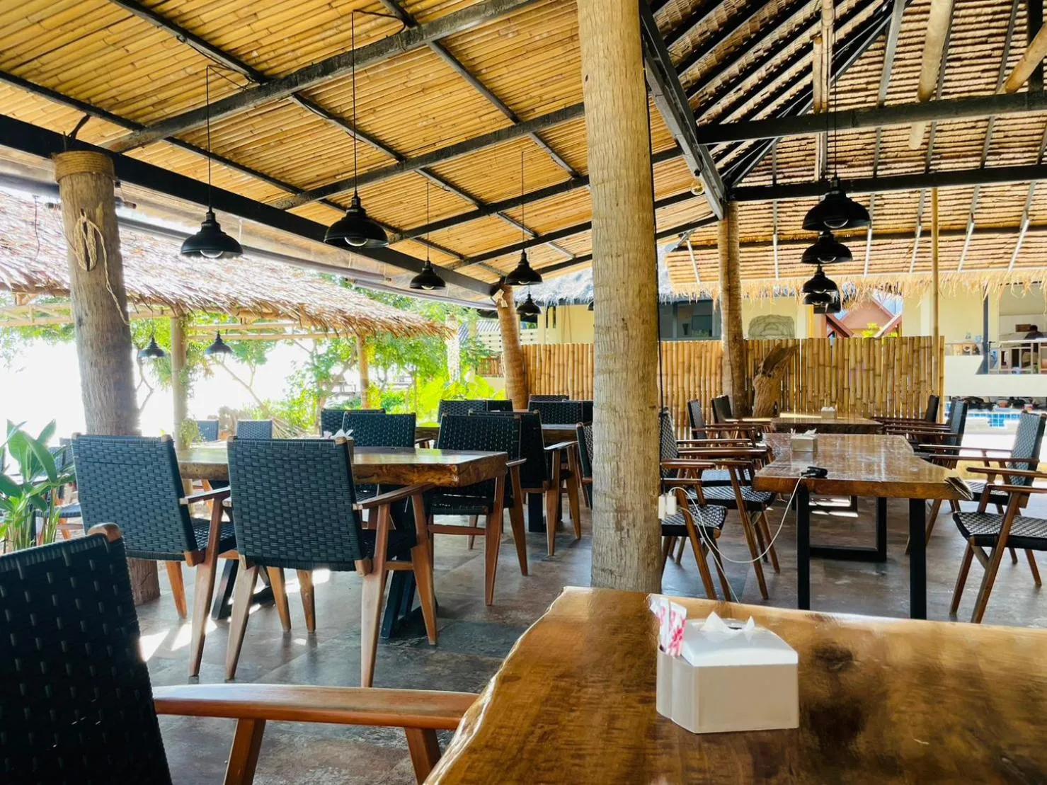 Restaurant/places to eat in Absolute Beachfront Resort