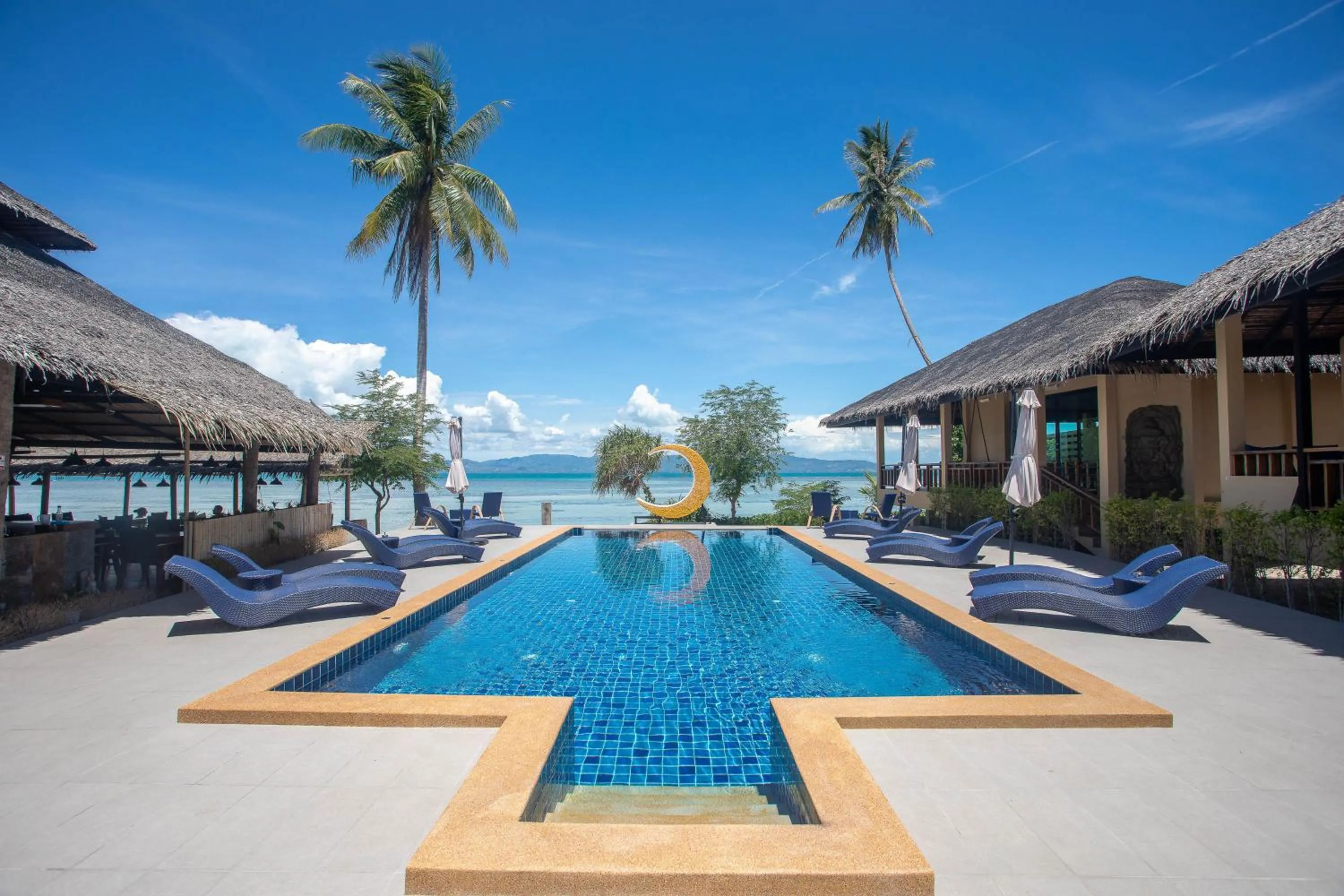 Swimming pool in Absolute Beachfront Resort