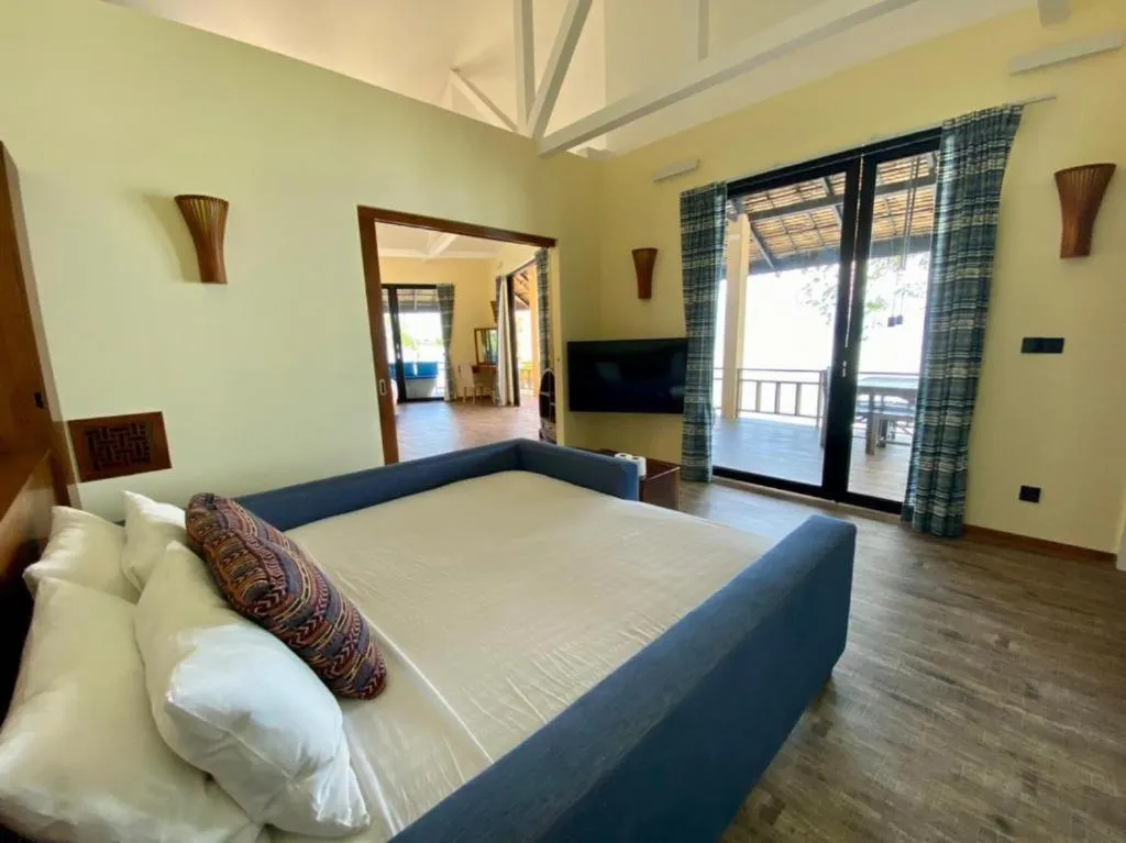 Photo of the whole room, Bed in Absolute Beachfront Resort