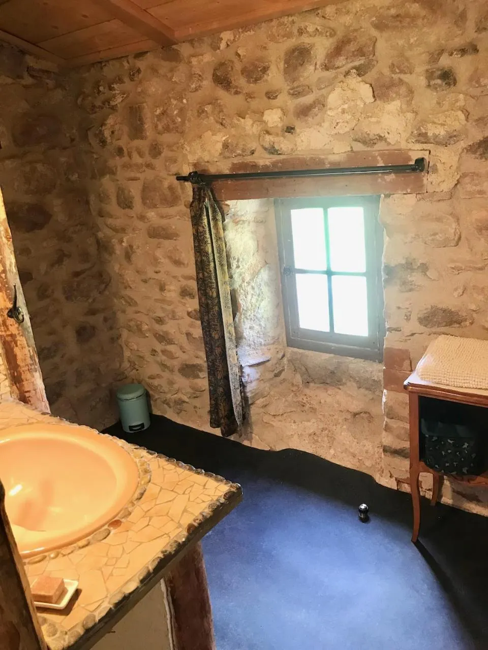 Bathroom in Chambres d'Hôtes La Fougeraie