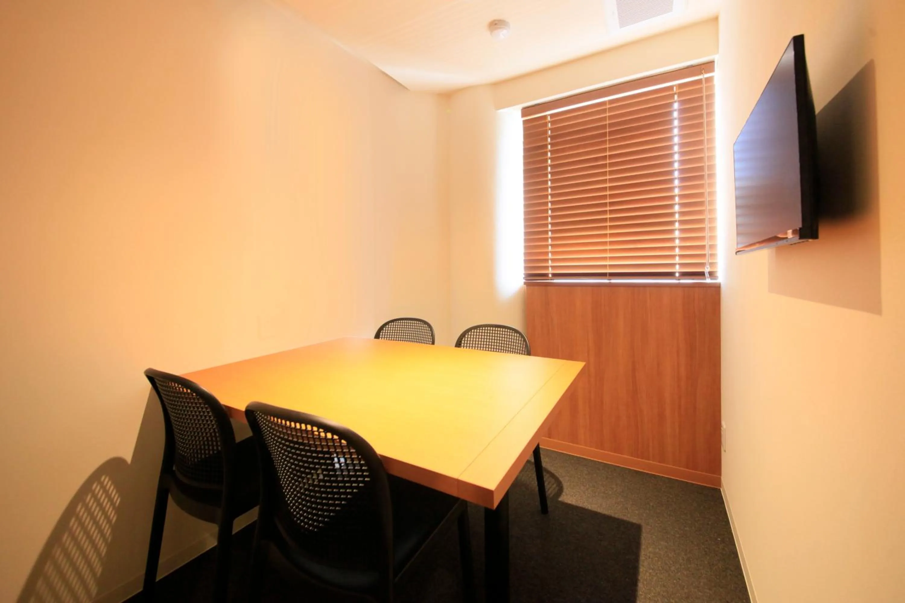 Communal lounge/ TV room in Tabist CapsuleHotel APODS Himeji Station