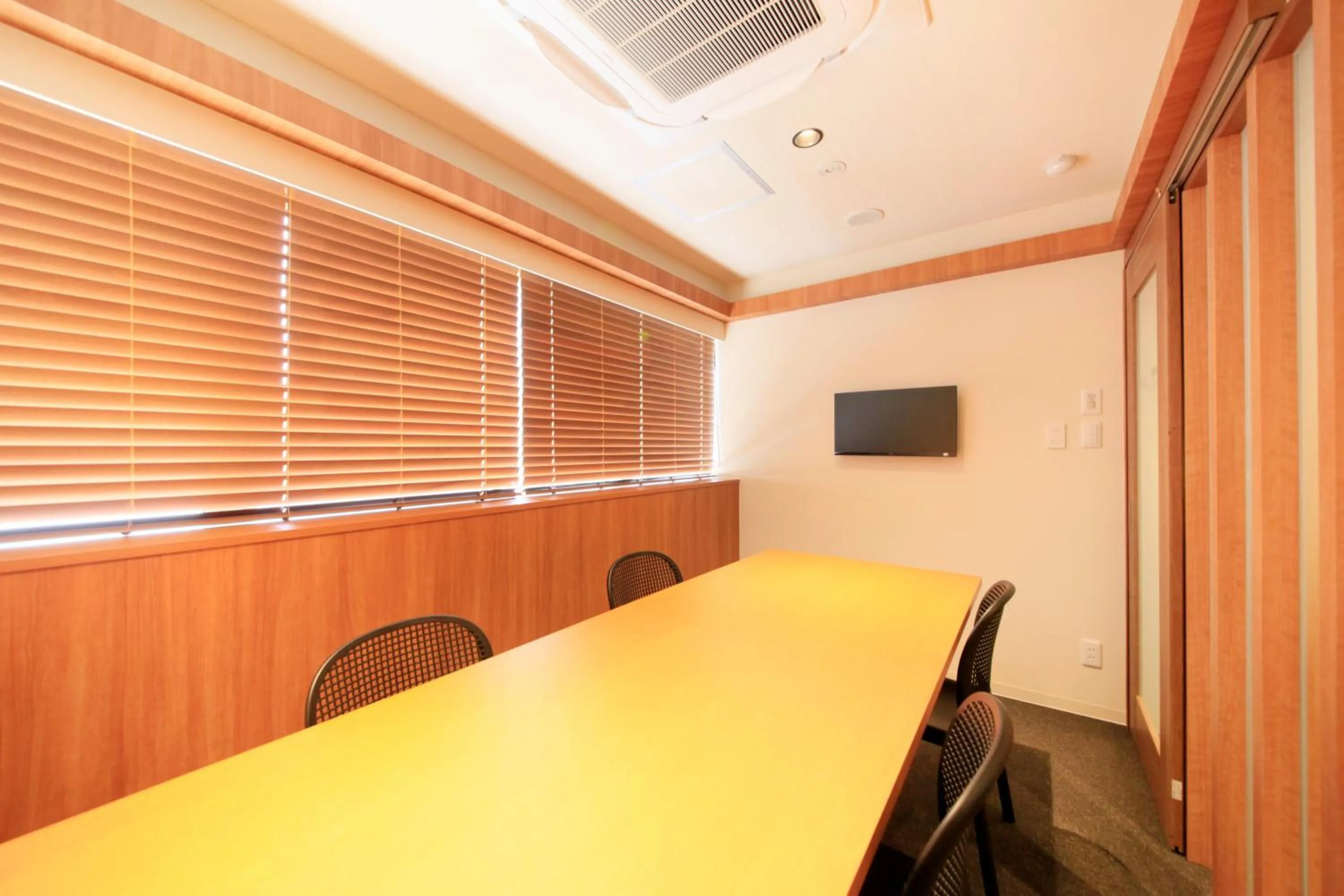 Communal lounge/ TV room in Tabist CapsuleHotel APODS Himeji Station