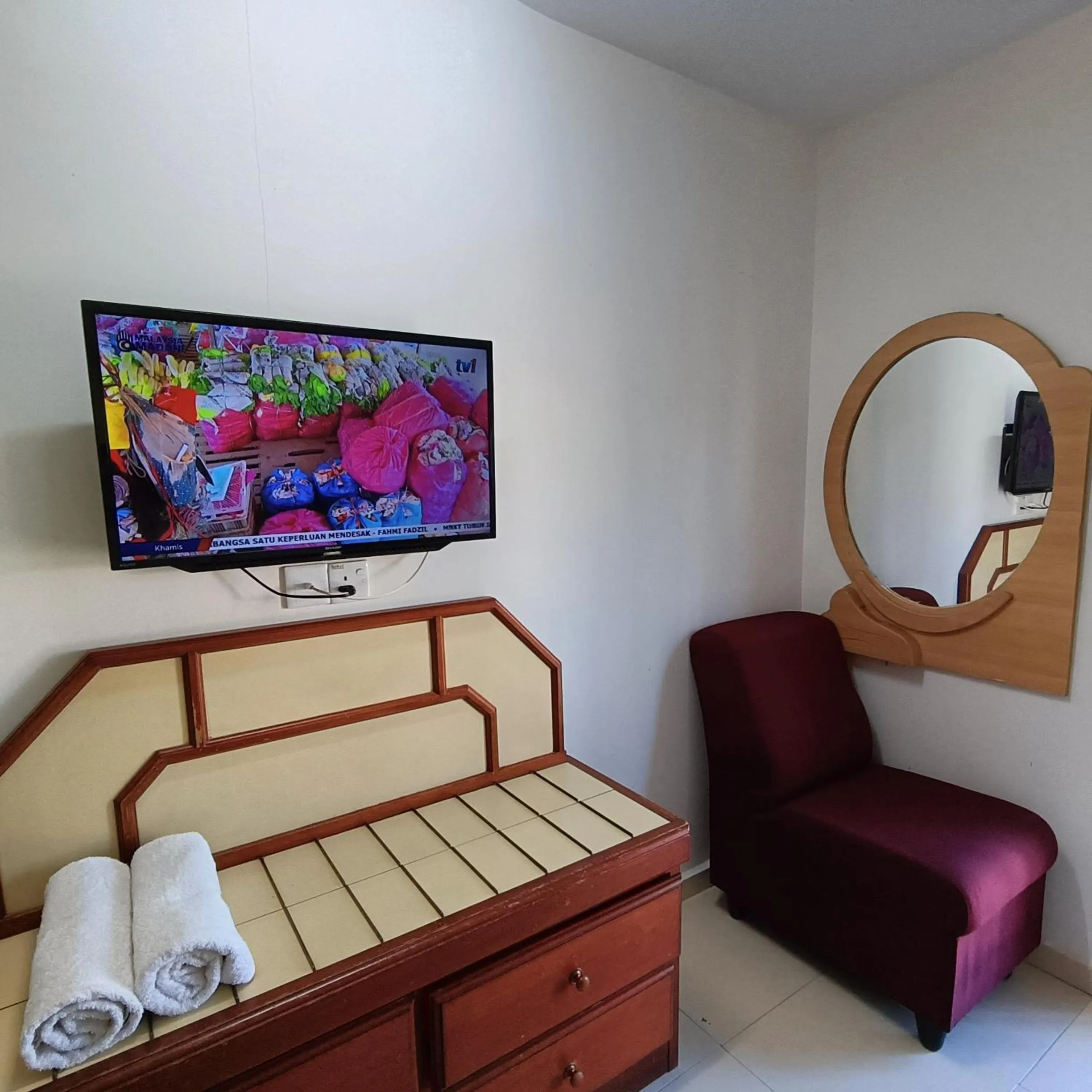 TV and multimedia, Bed in Kota Lodge Guest House