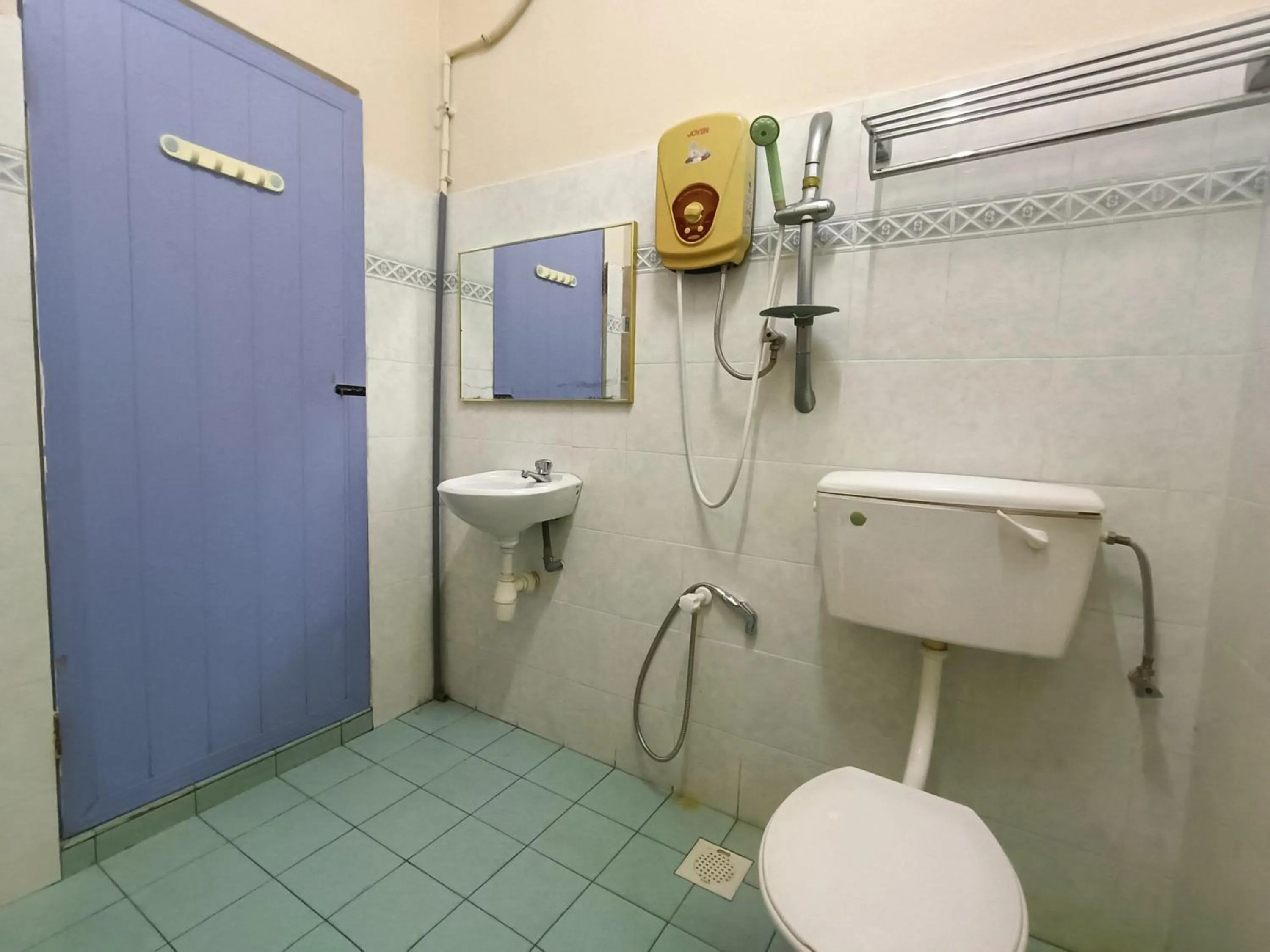 Bathroom in Kota Lodge Guest House