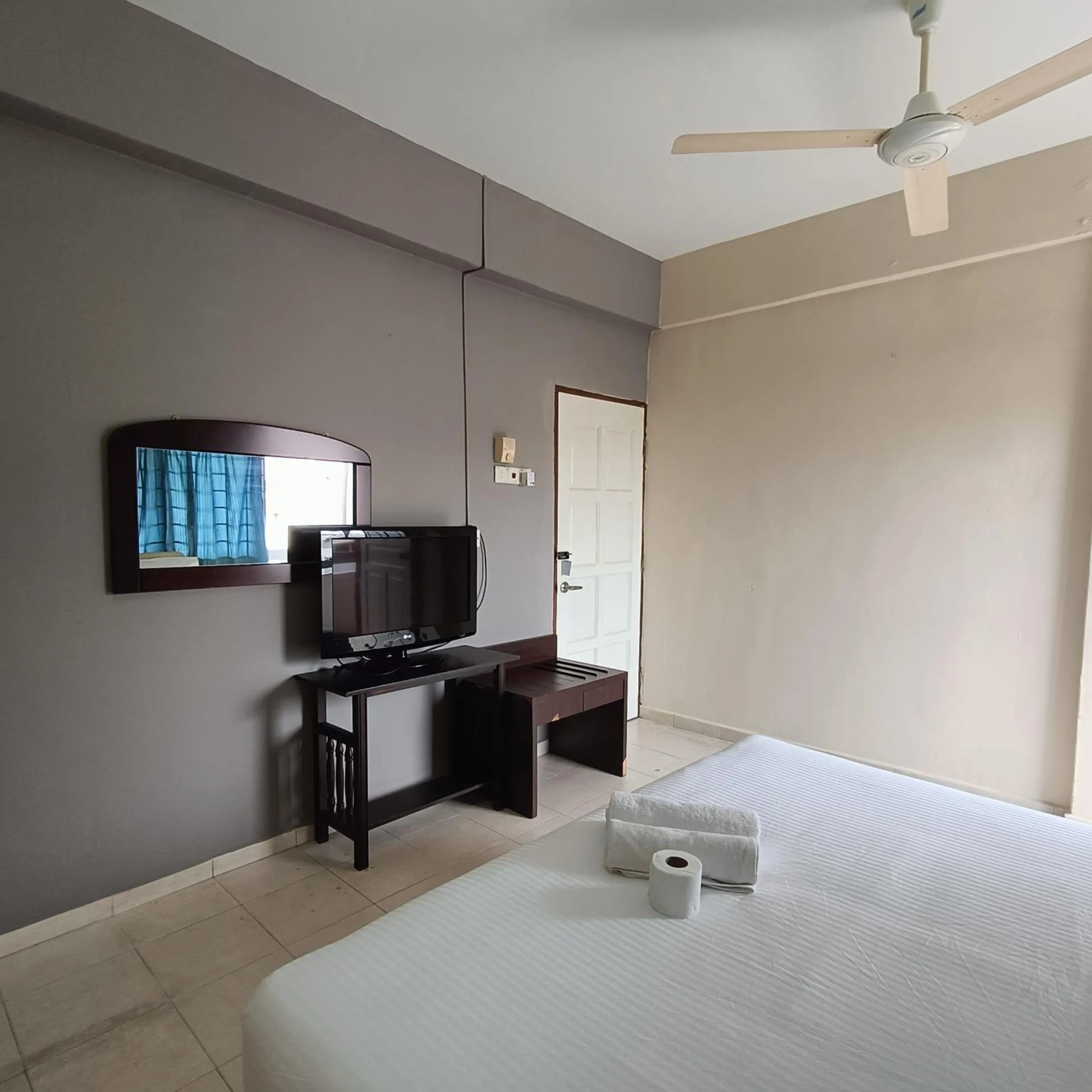 Photo of the whole room, Bed in Kota Lodge Guest House