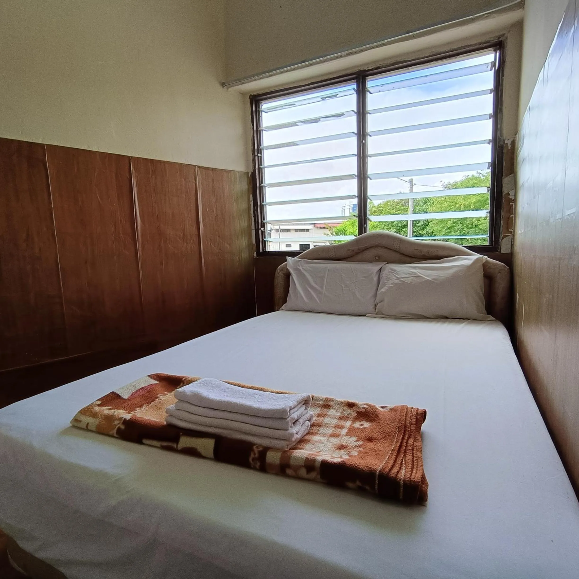 Bedroom, Bed in Kota Lodge Guest House