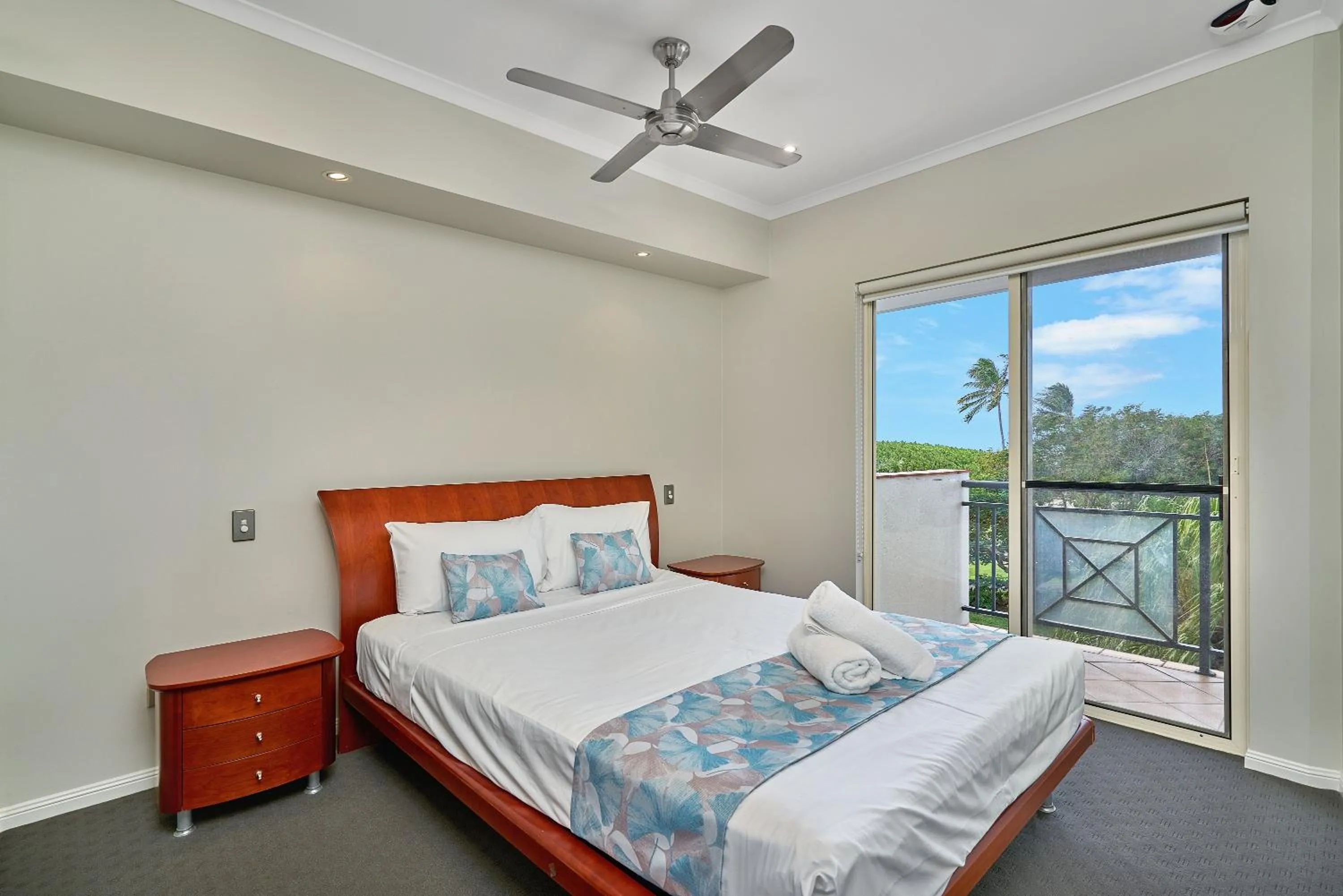 Bedroom, Bed in North Cove Waterfront Suites