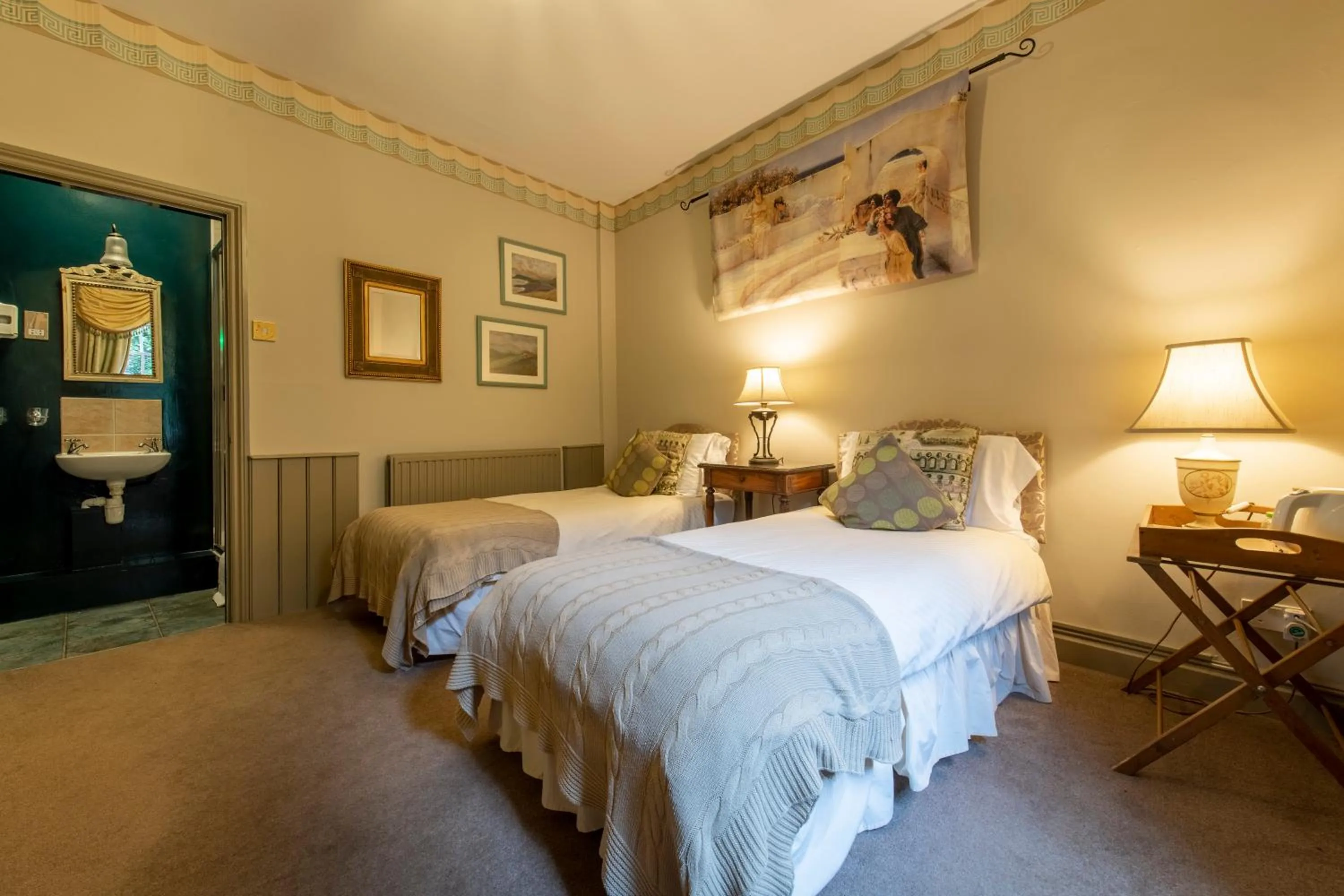 Bathroom, Bed in Britannia House
