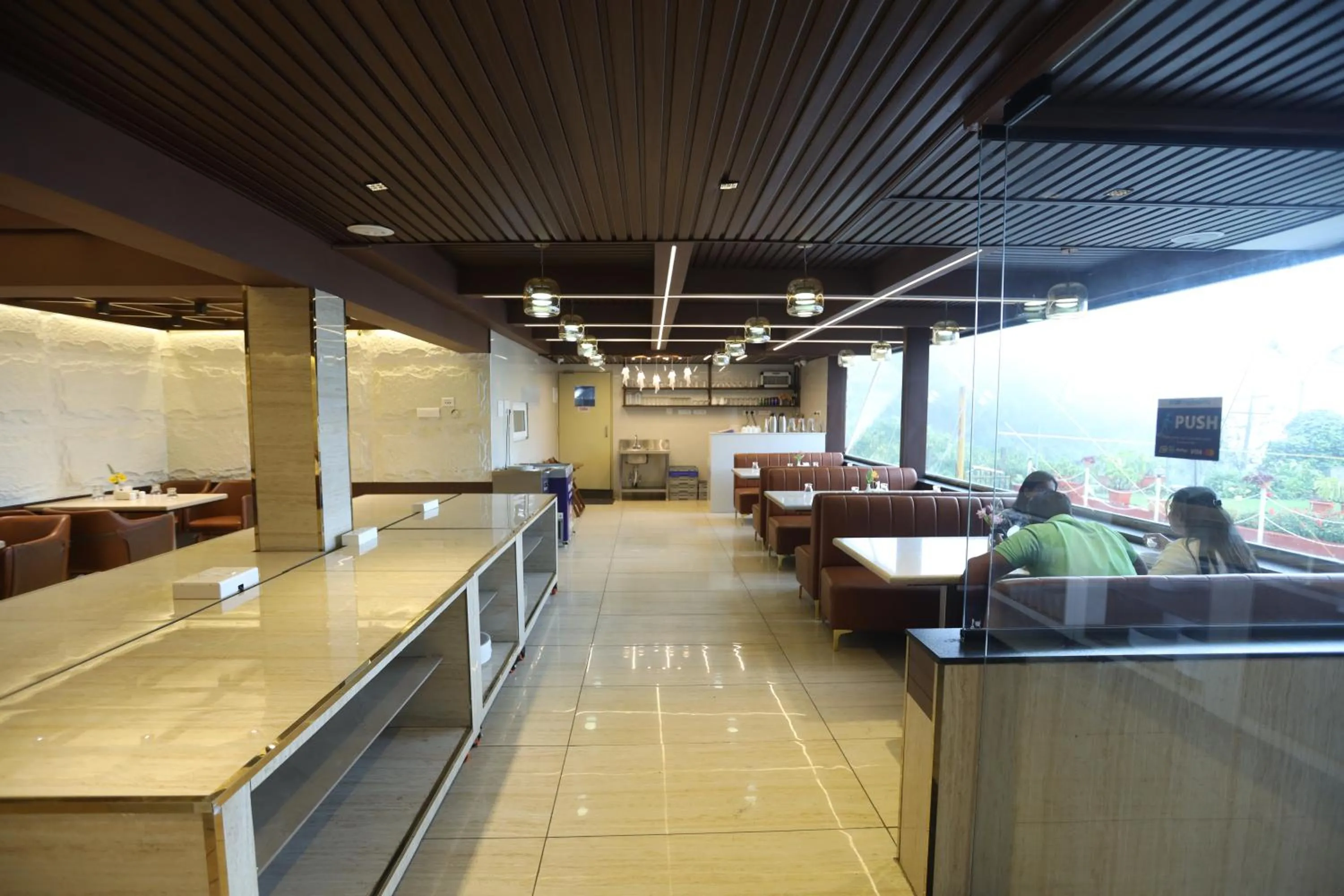 Restaurant/places to eat in Delightz Inn