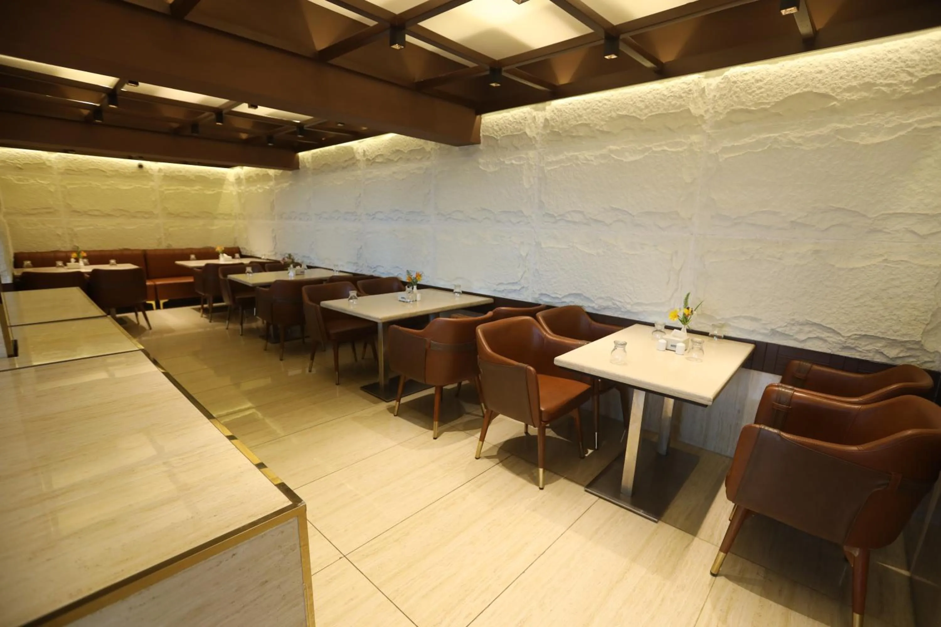 Restaurant/places to eat in Delightz Inn