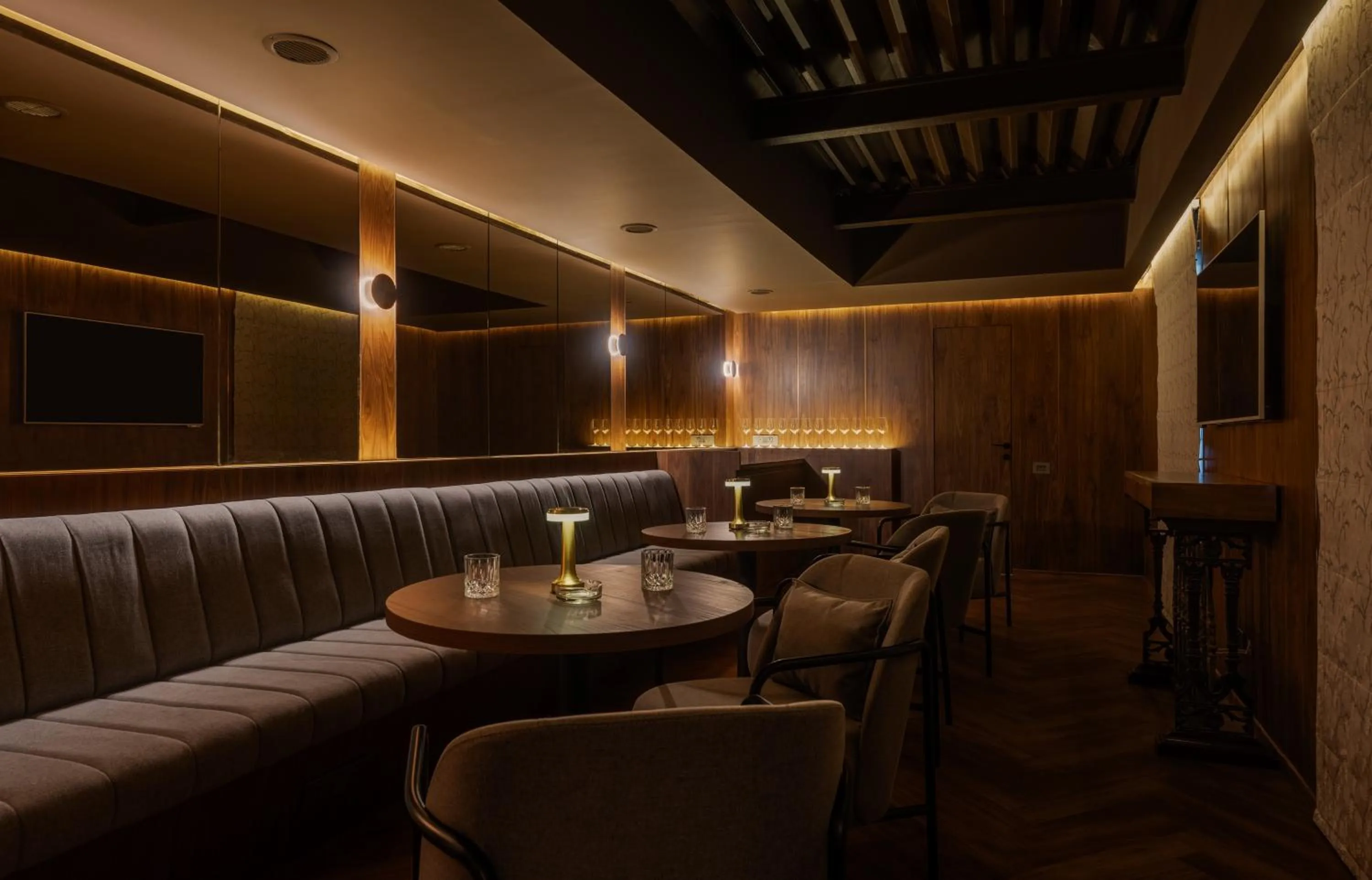 Lounge or bar in 37th Crescent Hotel Bengaluru