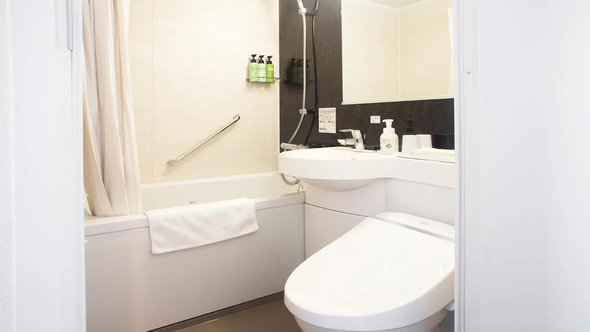 Shower in Hotel Kuretakeso Hiroshima Otemachi