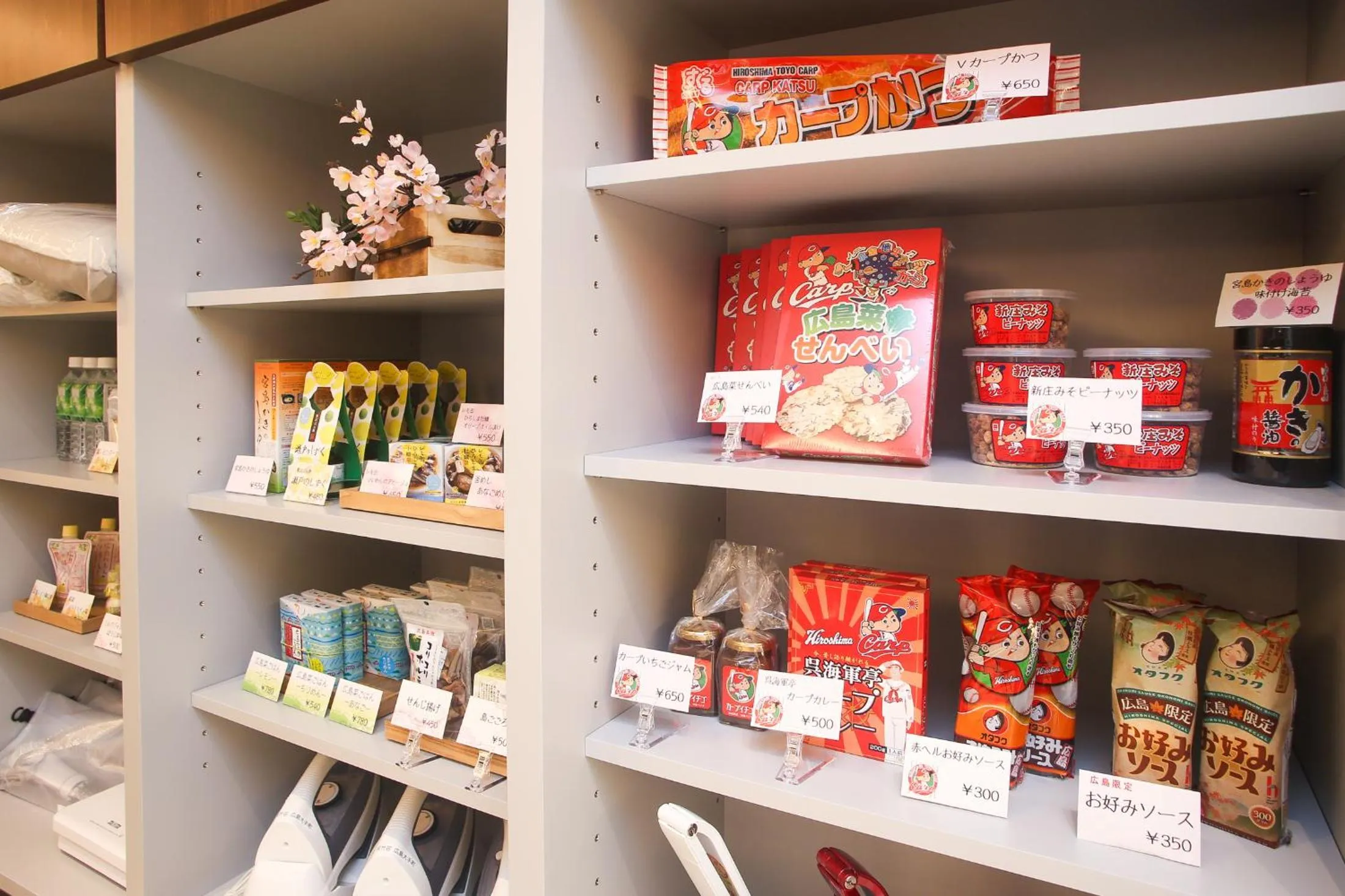 On-site shops in Hotel Kuretakeso Hiroshima Otemachi