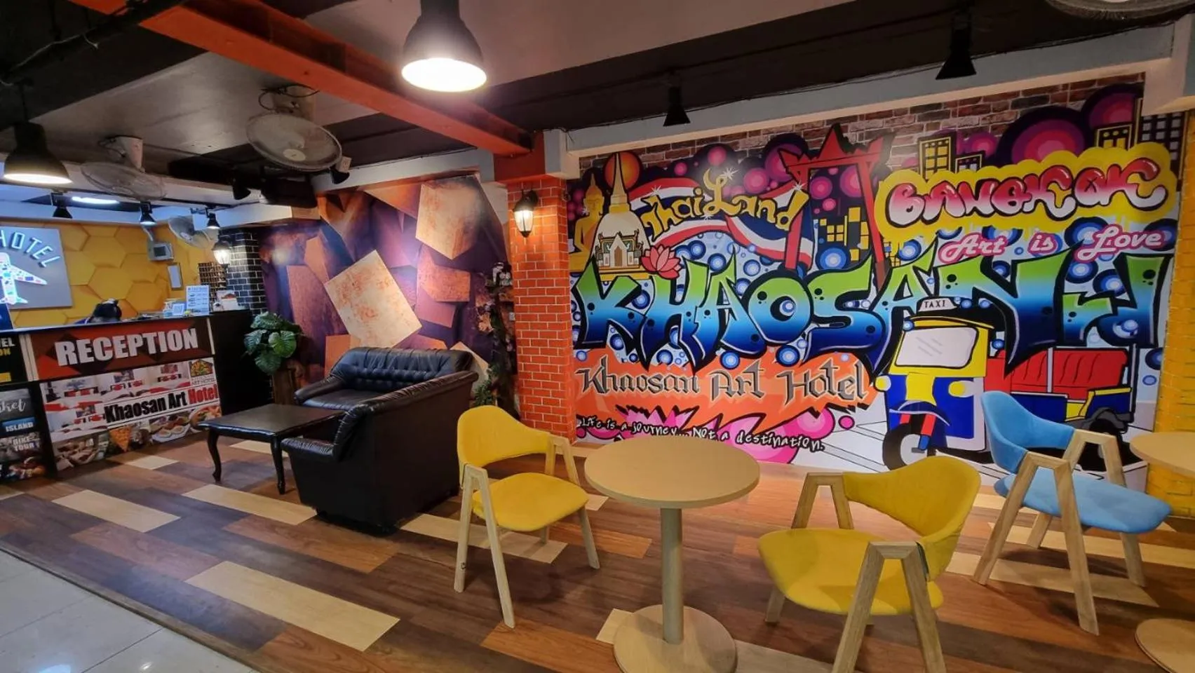 Lobby or reception in Casa Picasso Near Chabad House