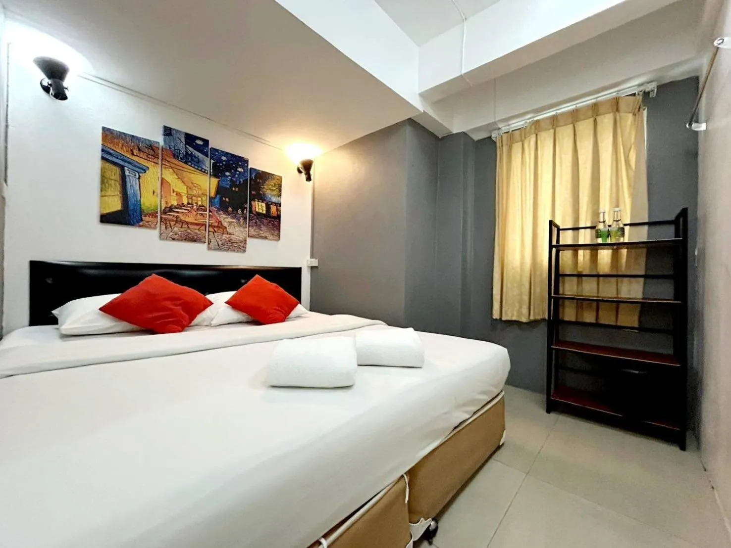 Bed in Casa Picasso Near Chabad House