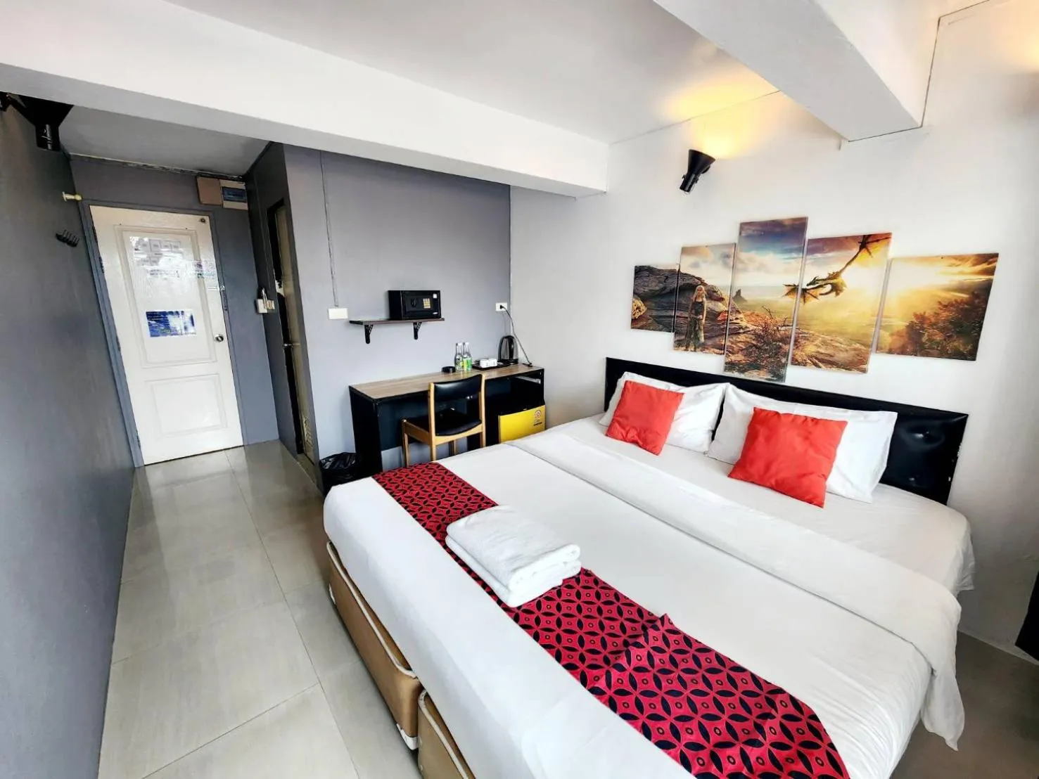 Bed in Casa Picasso Near Chabad House