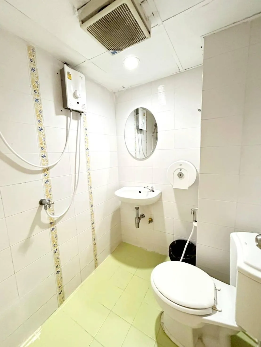 Shower in Casa Picasso Near Chabad House