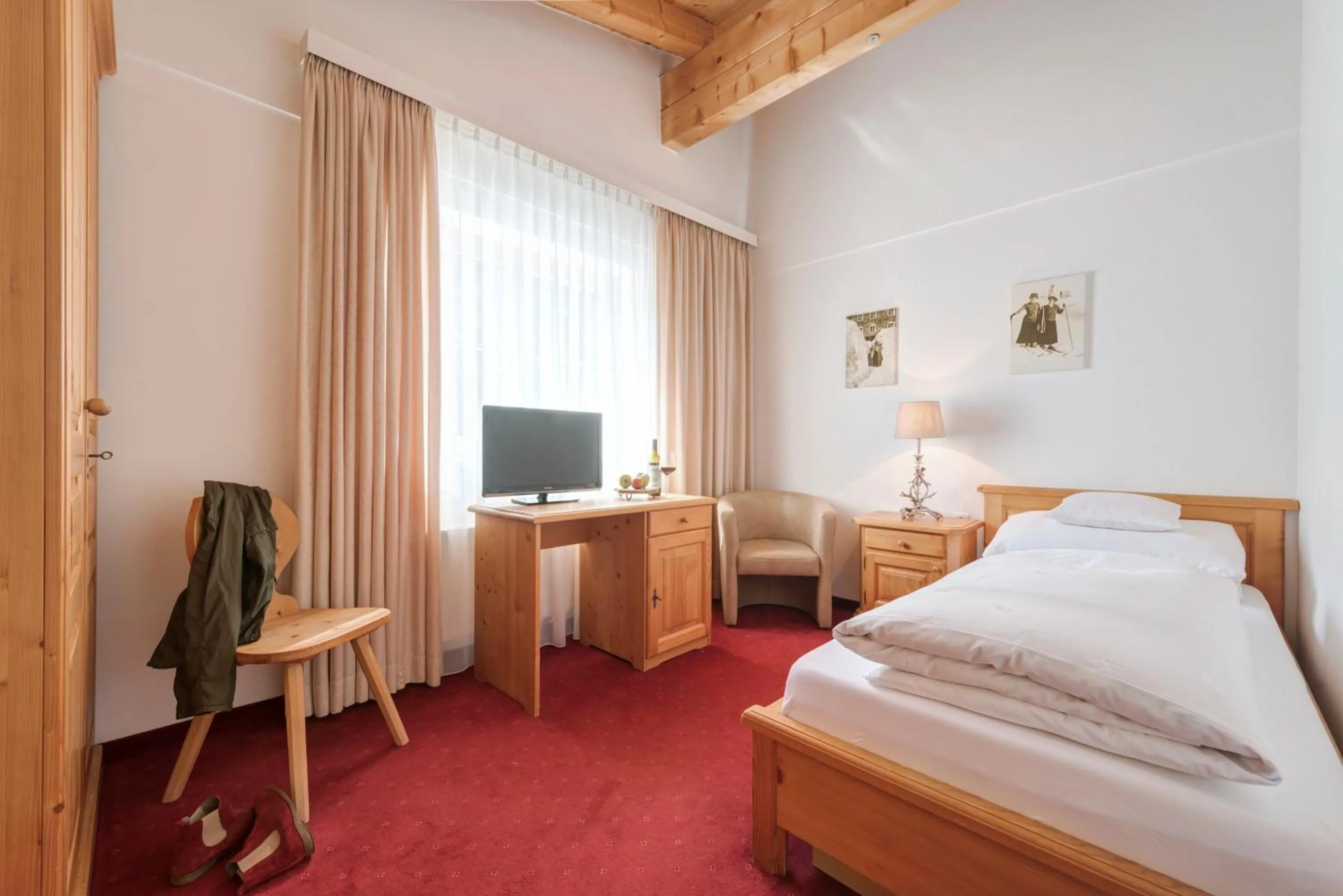 Photo of the whole room, Bed in Hotel Pettneuerhof